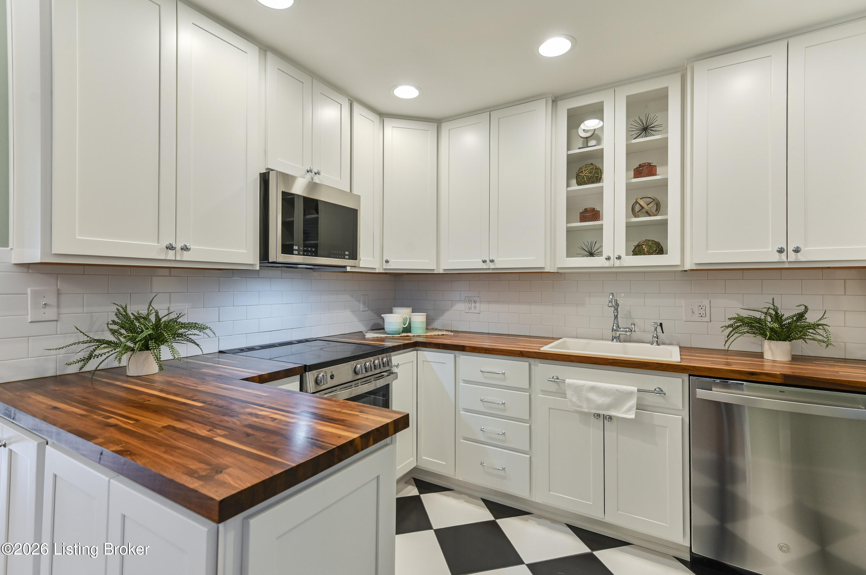 2043 Douglass Blvd 8