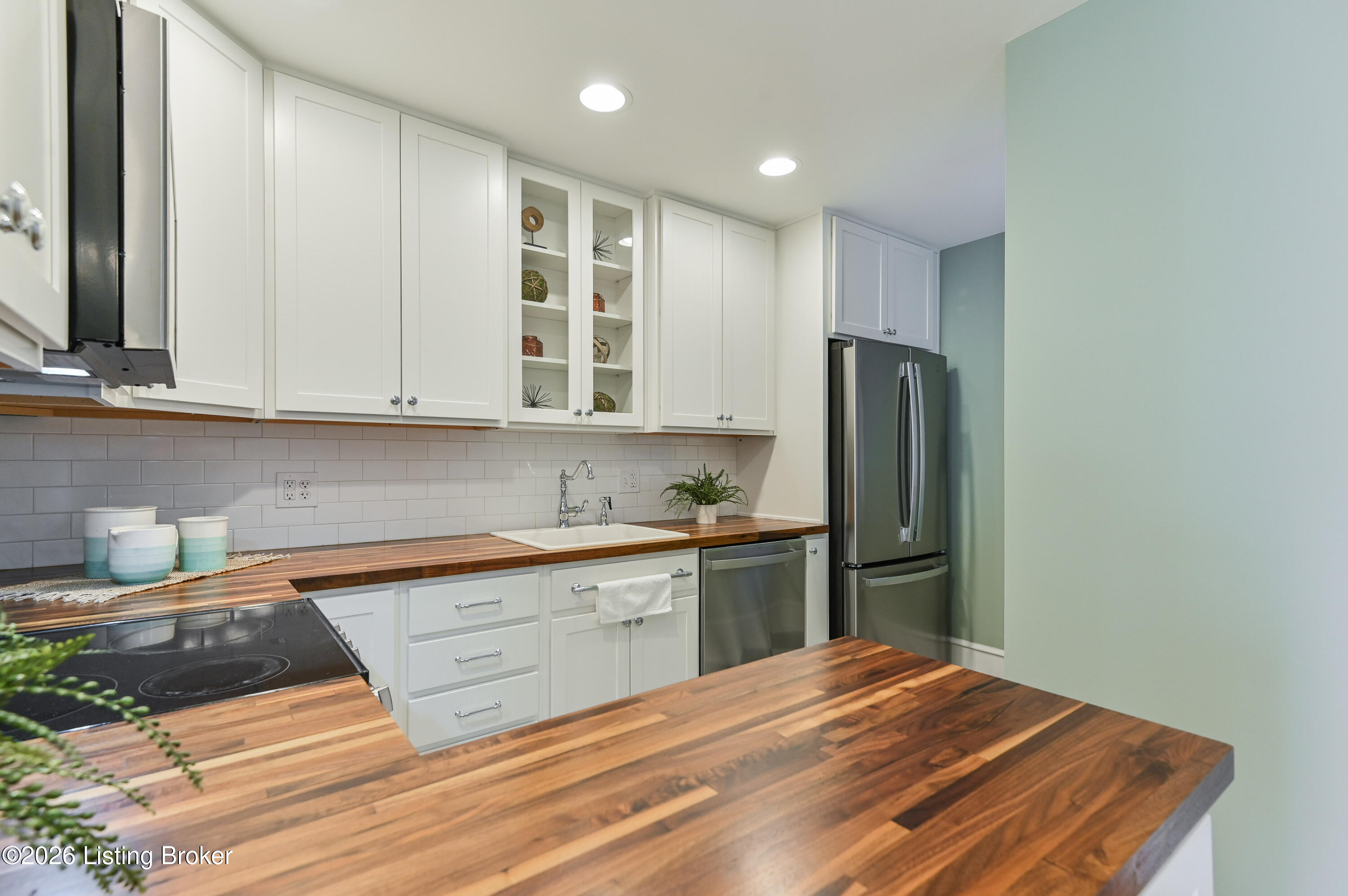 2043 Douglass Blvd 8