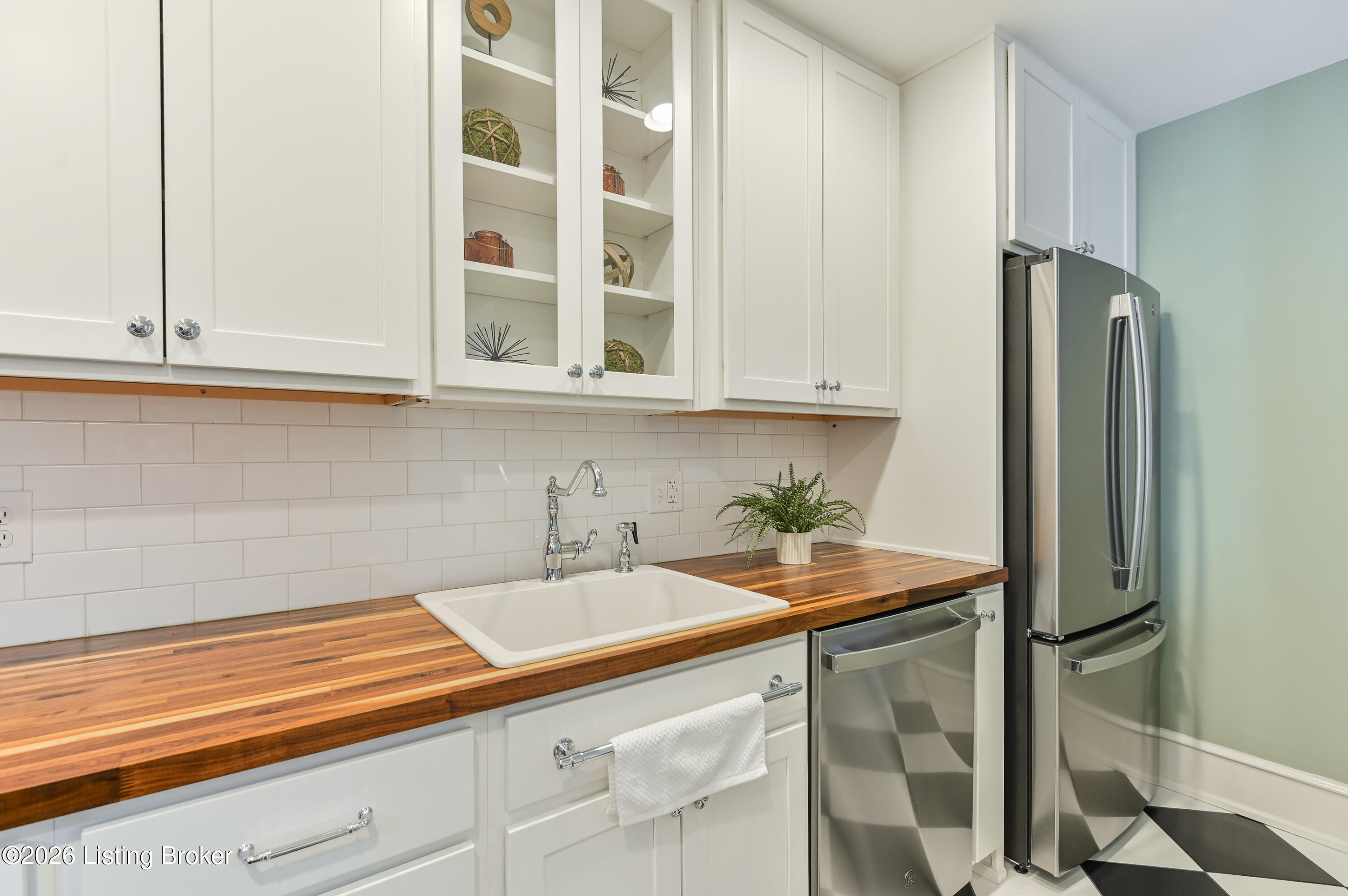 2043 Douglass Blvd 8