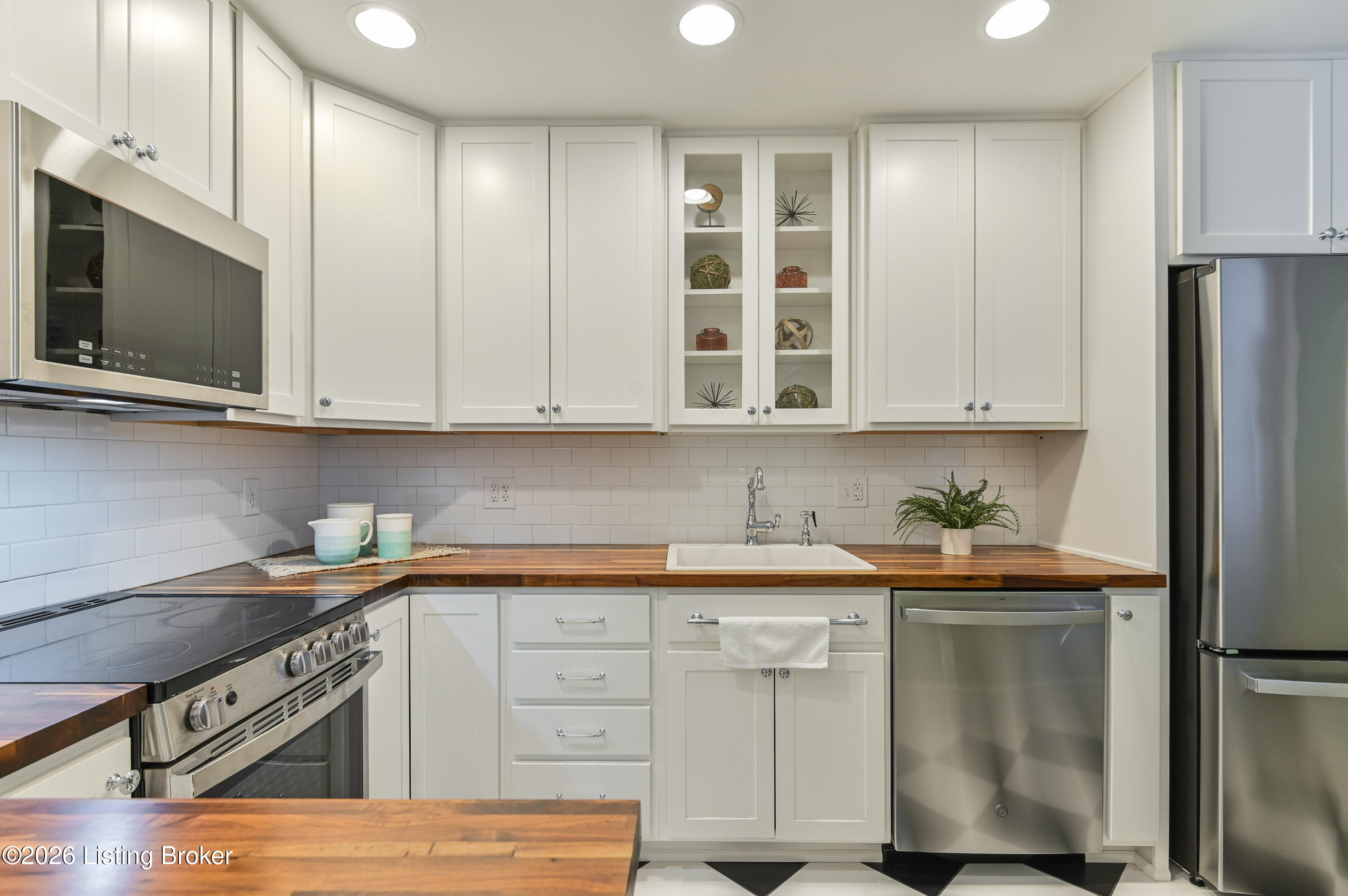 2043 Douglass Blvd 8