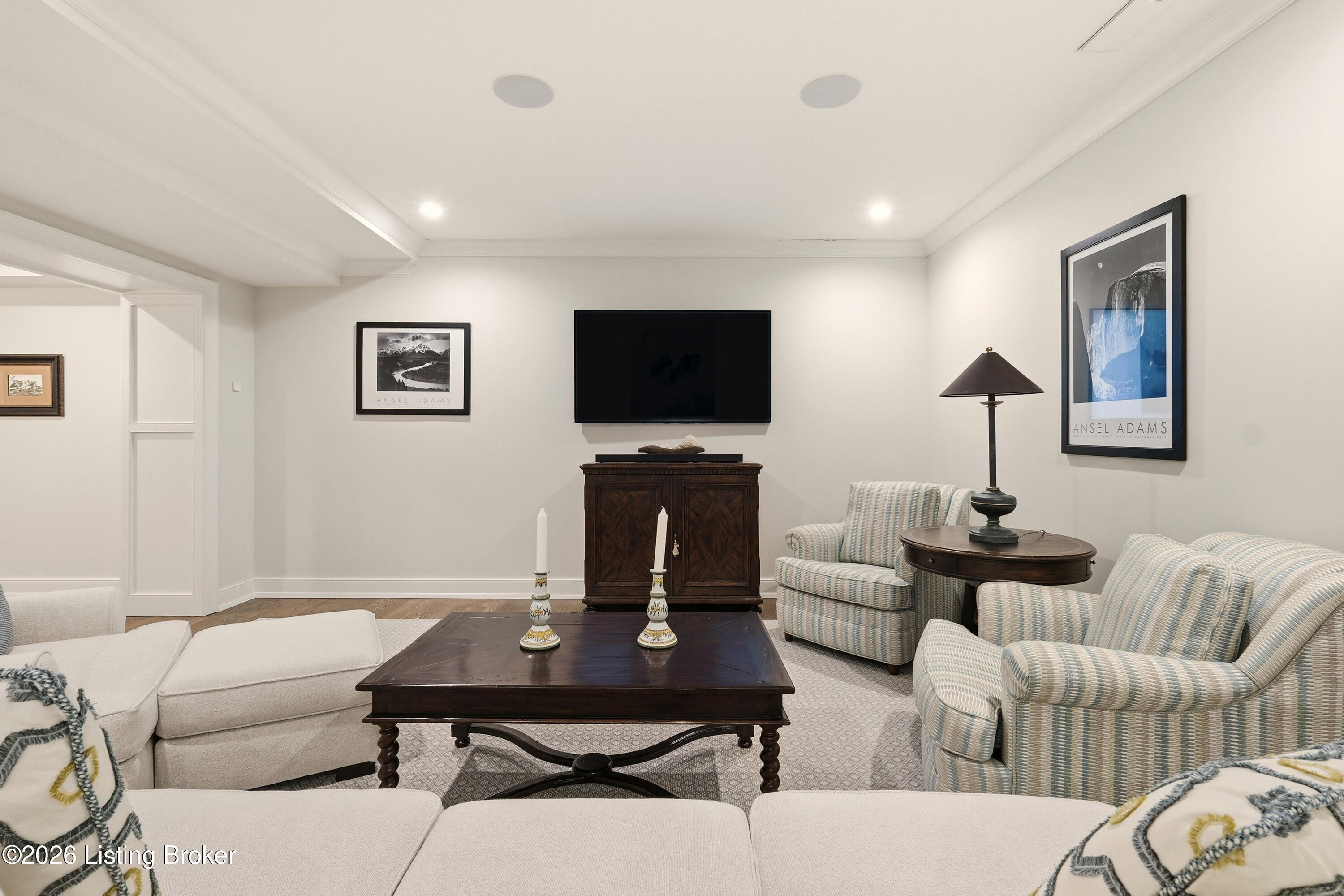 8904 Featherbell Blvd