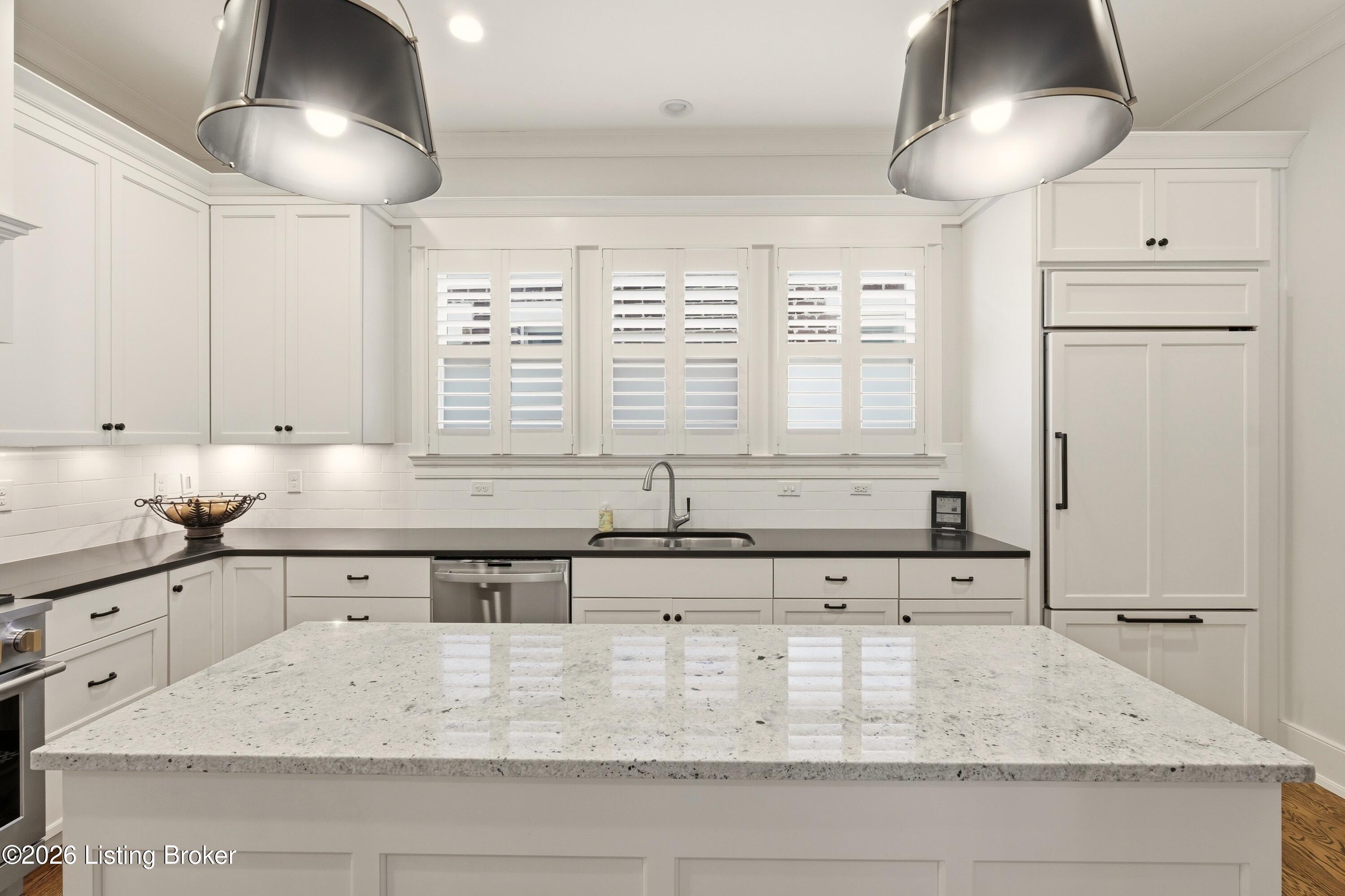 8904 Featherbell Blvd