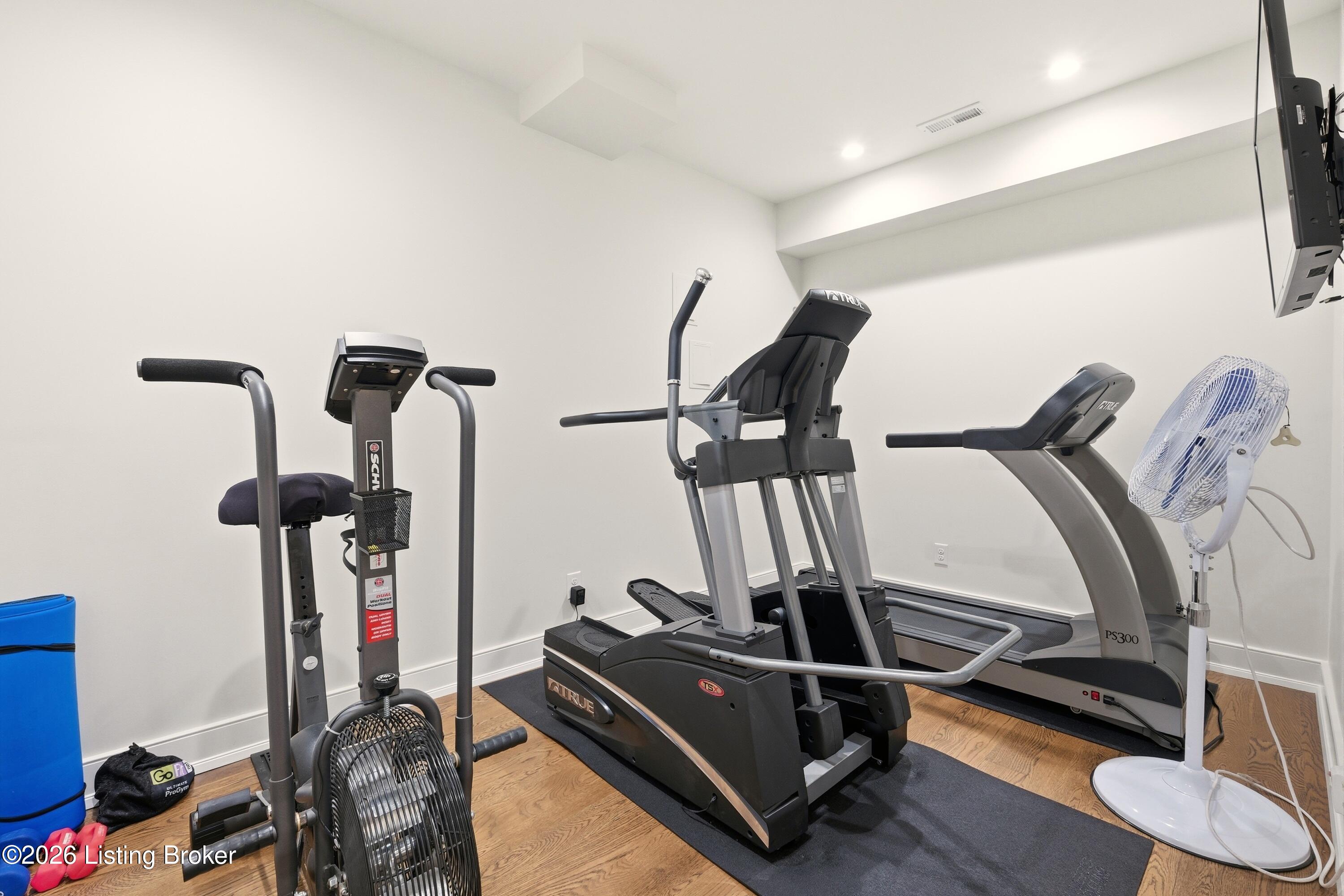 8904 Featherbell Blvd