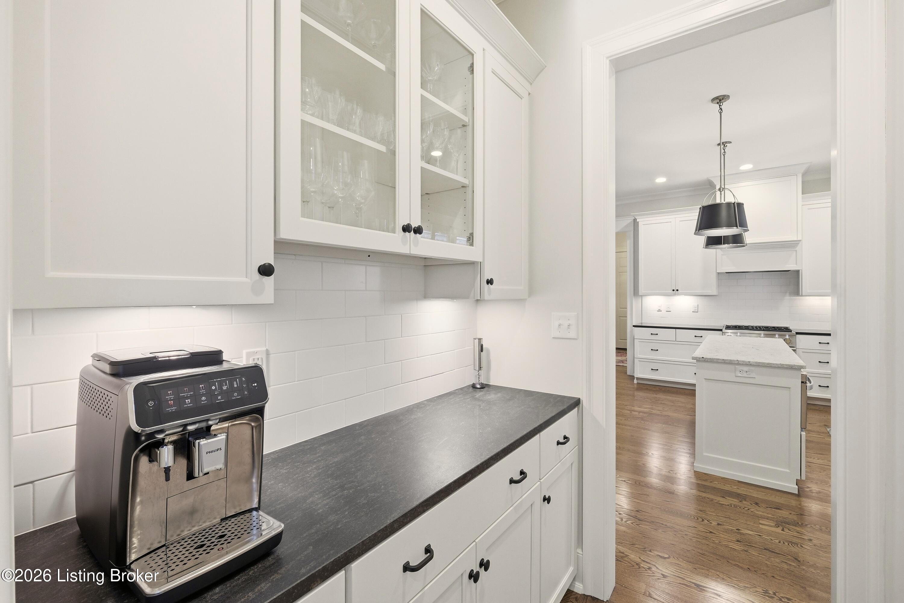 8904 Featherbell Blvd