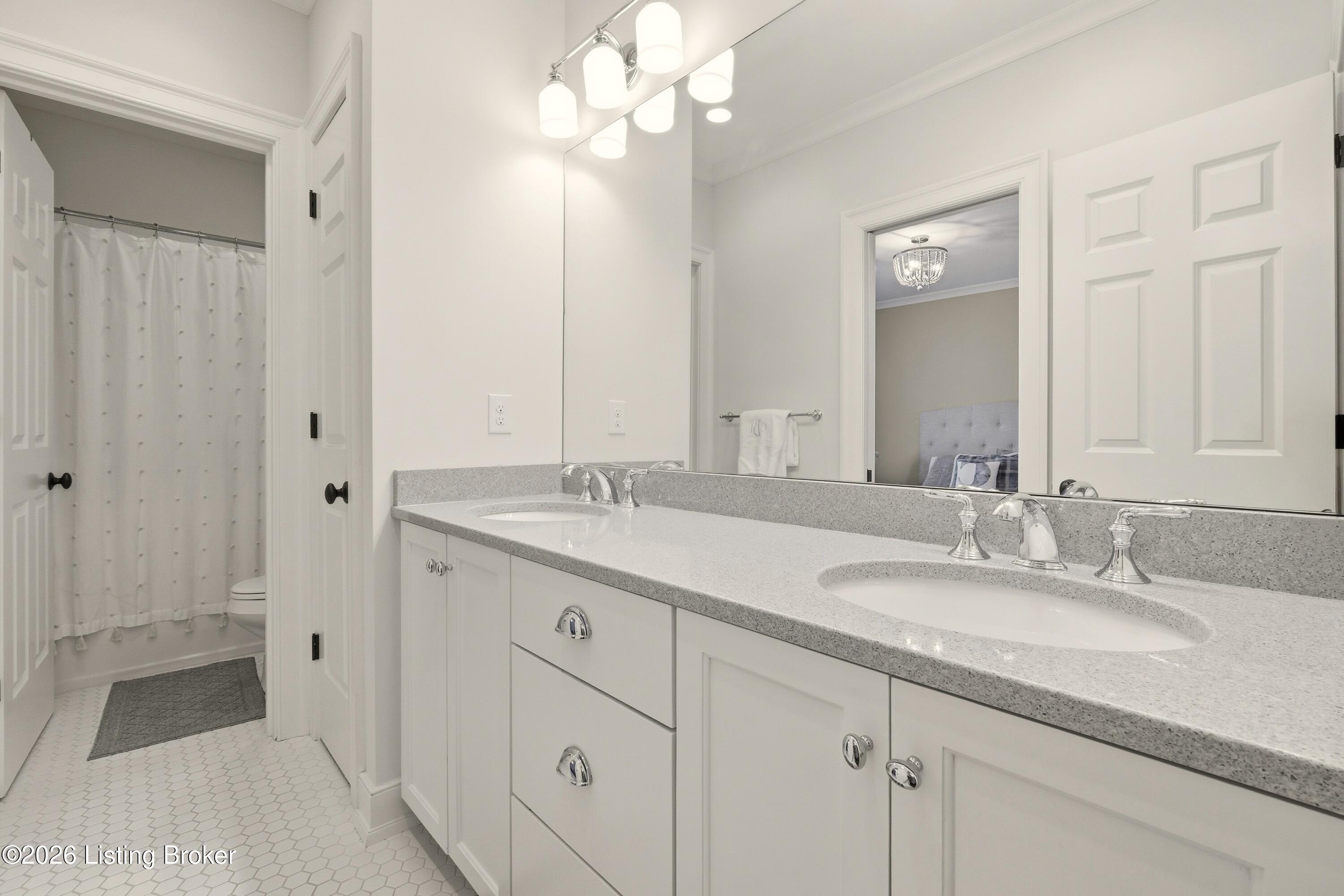 8904 Featherbell Blvd