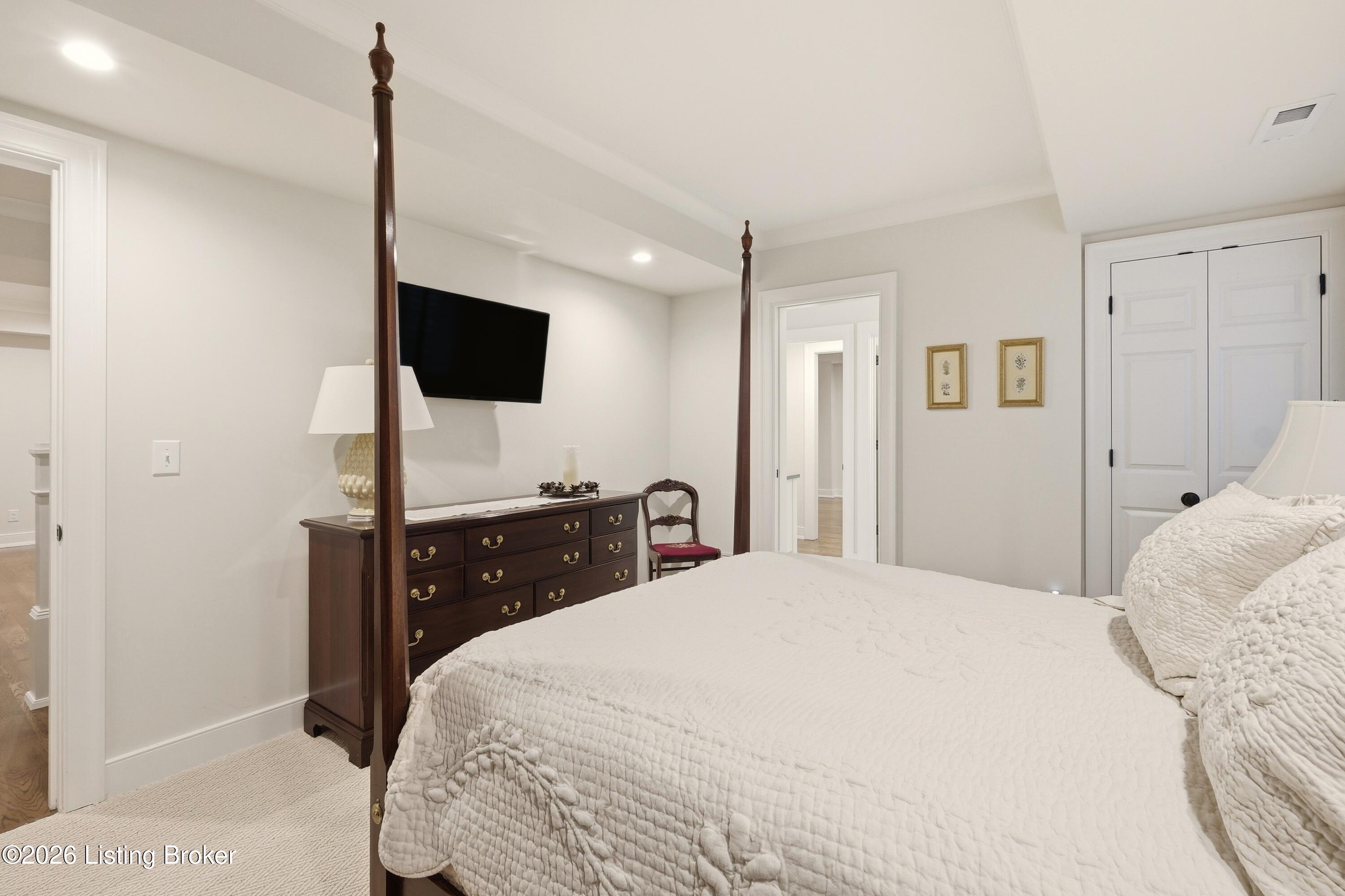 8904 Featherbell Blvd