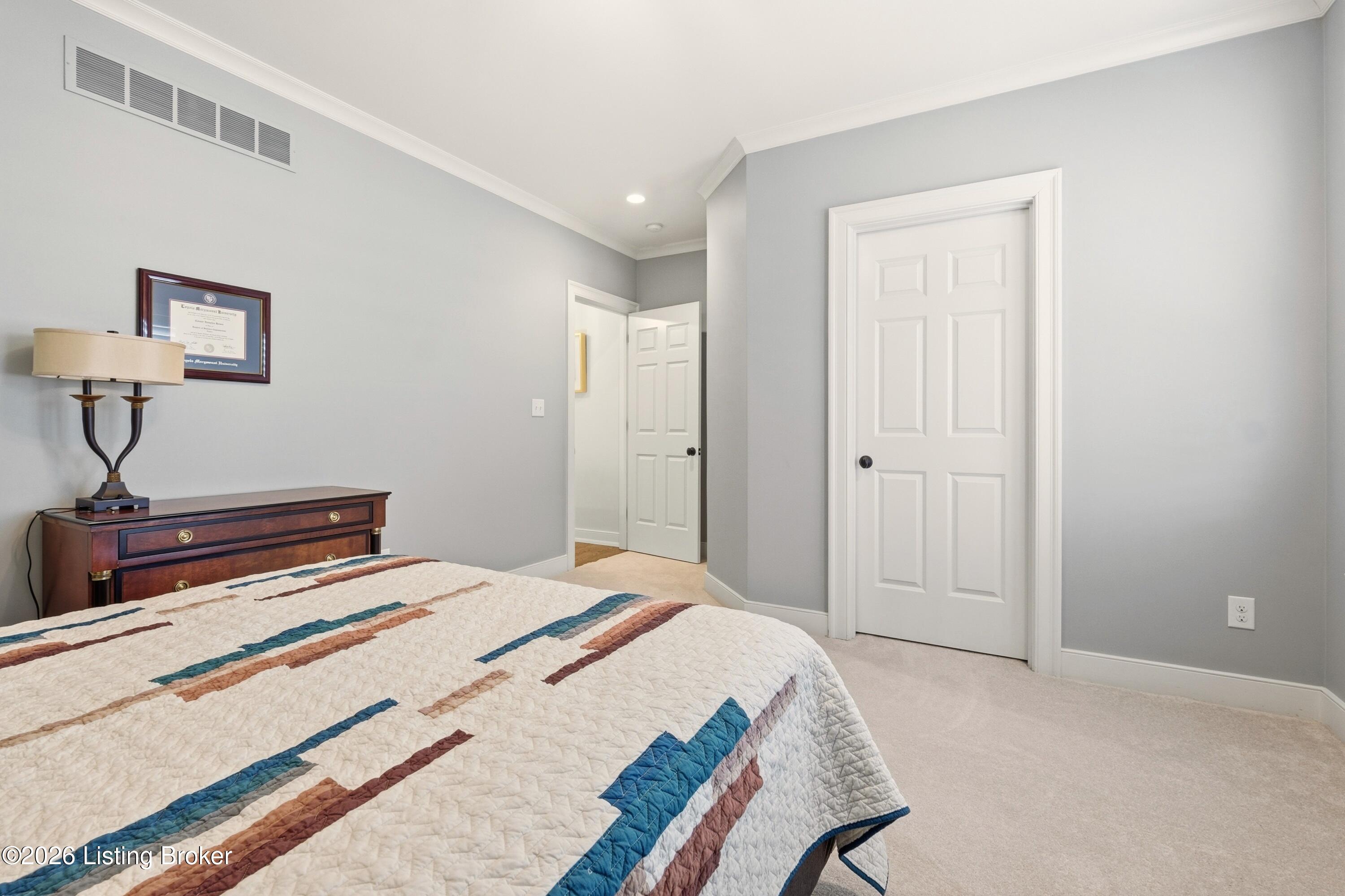 8904 Featherbell Blvd