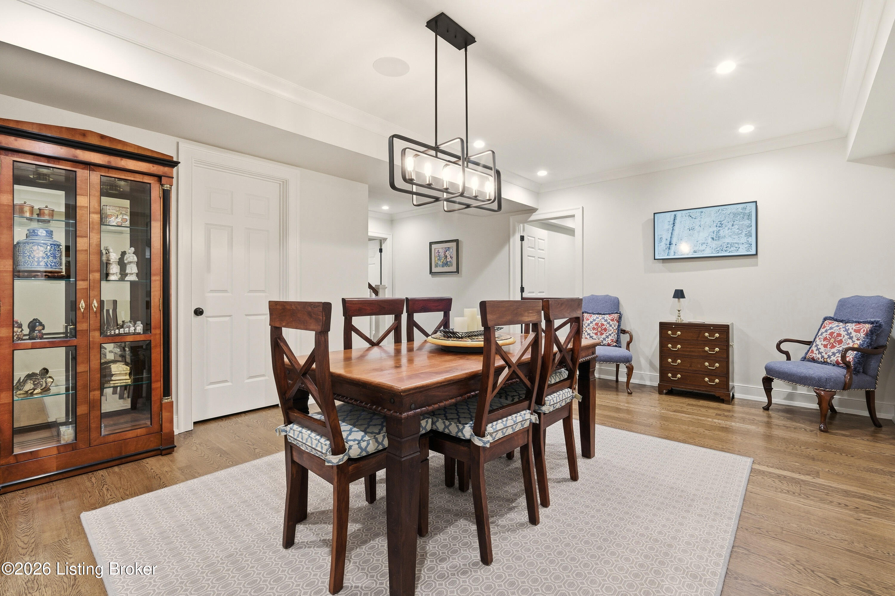 8904 Featherbell Blvd