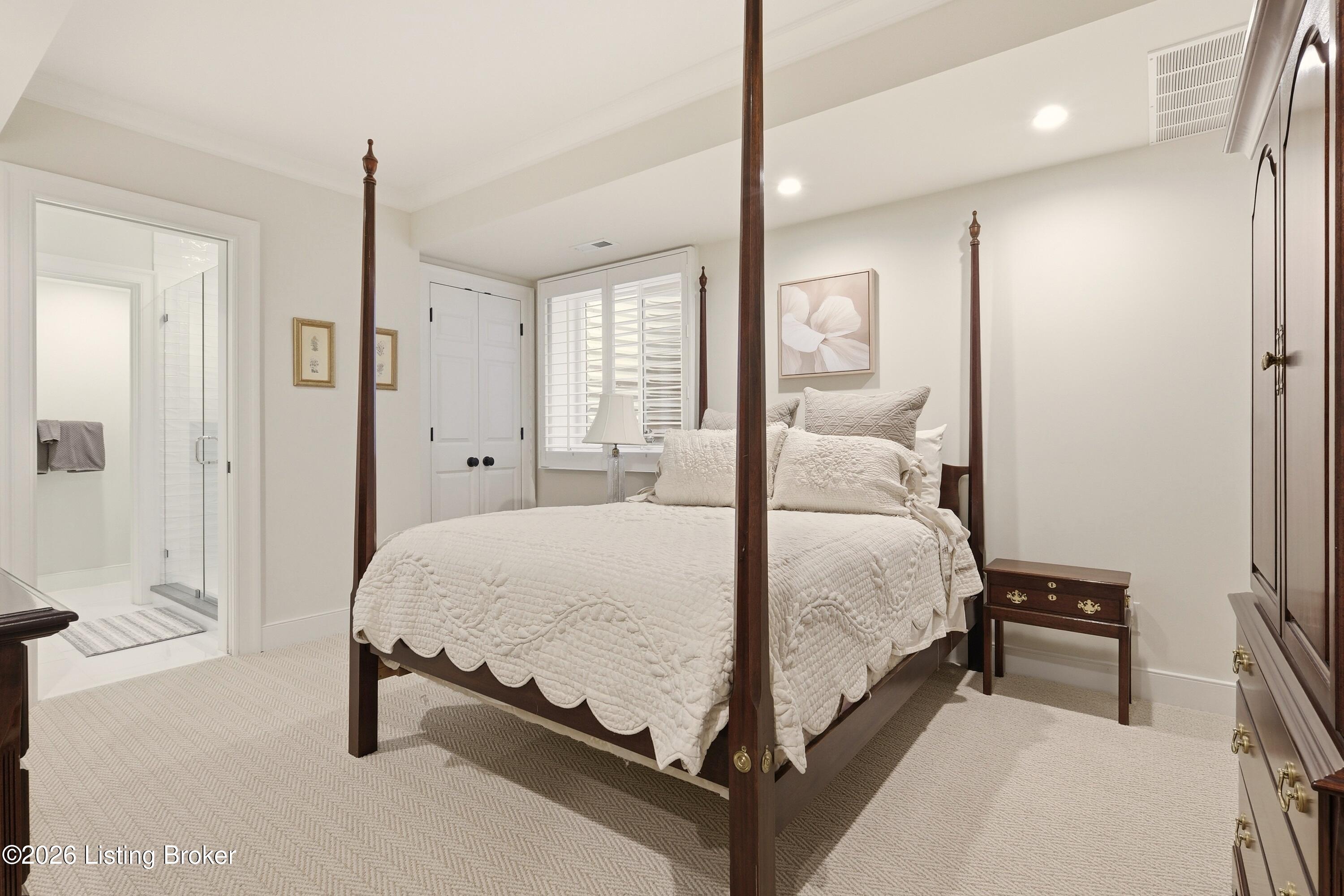 8904 Featherbell Blvd