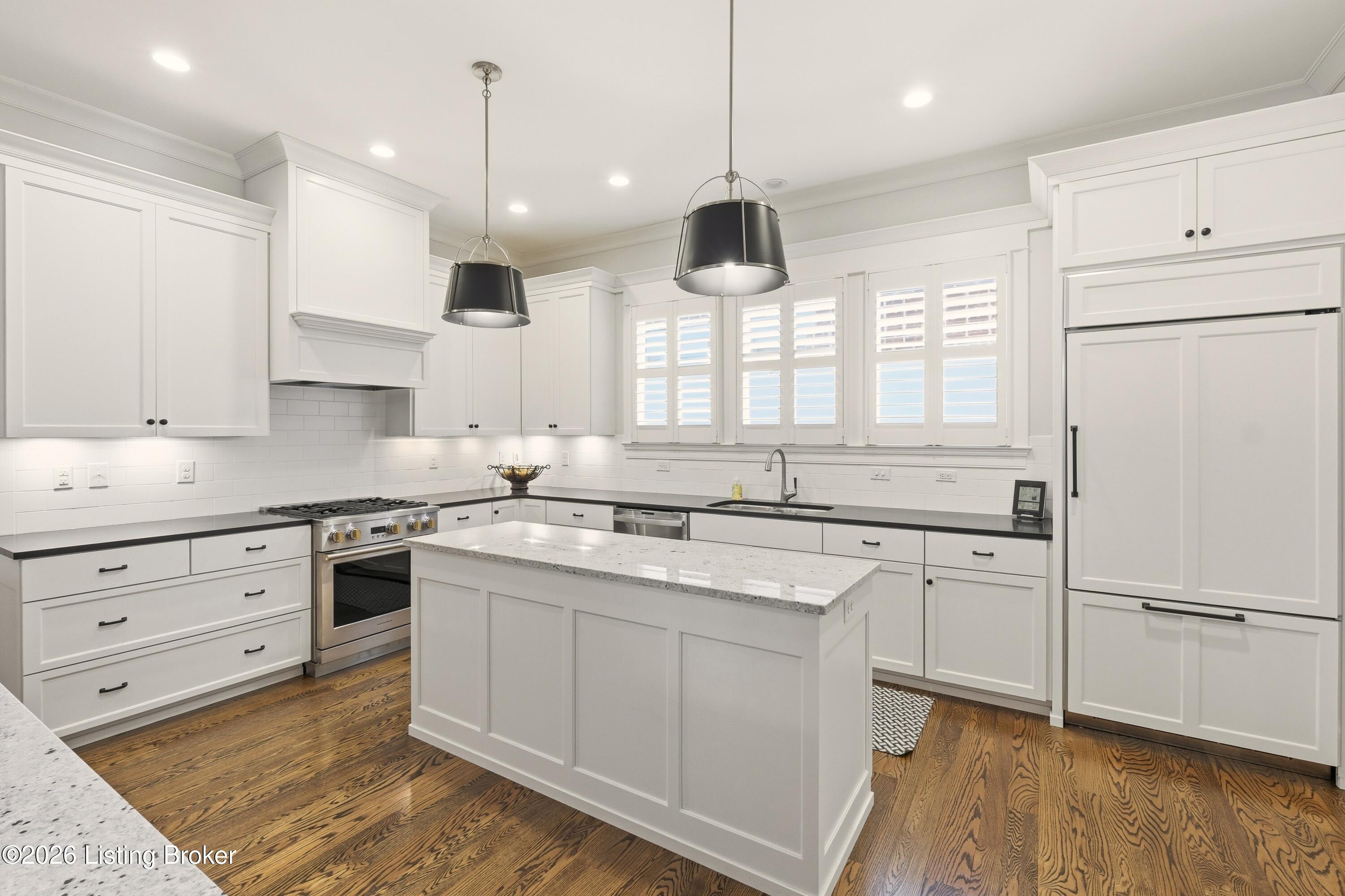 8904 Featherbell Blvd