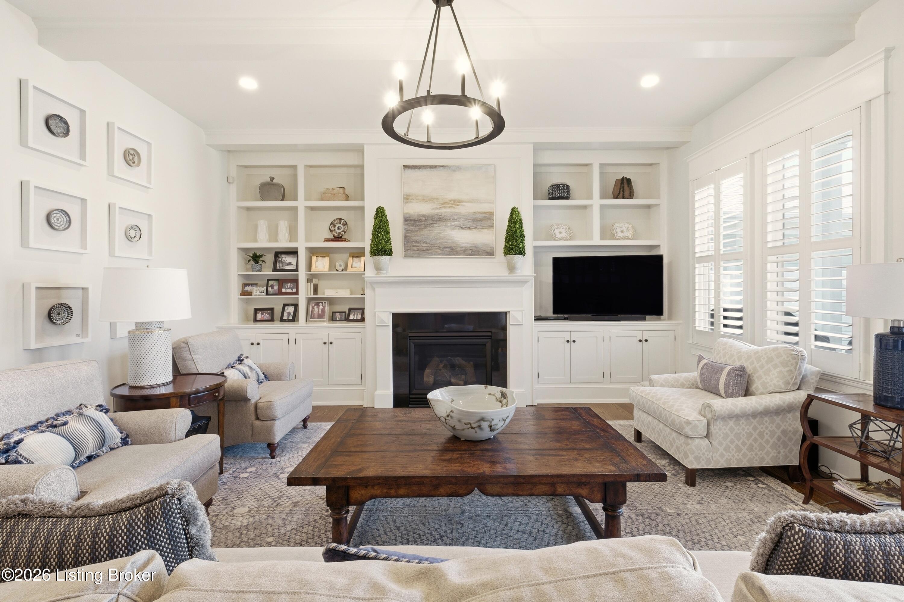 8904 Featherbell Blvd