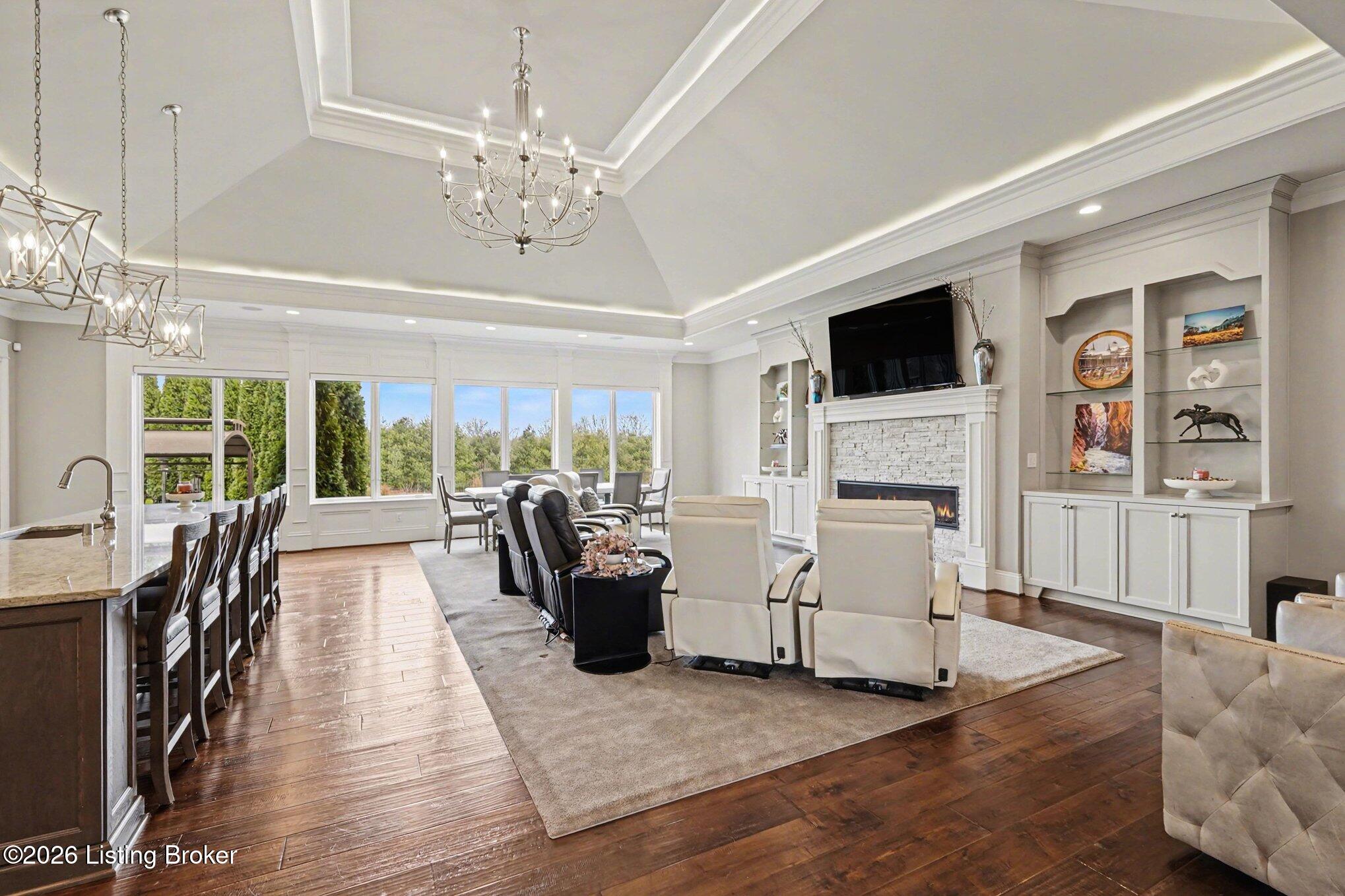 12421 Poplar Woods Dr