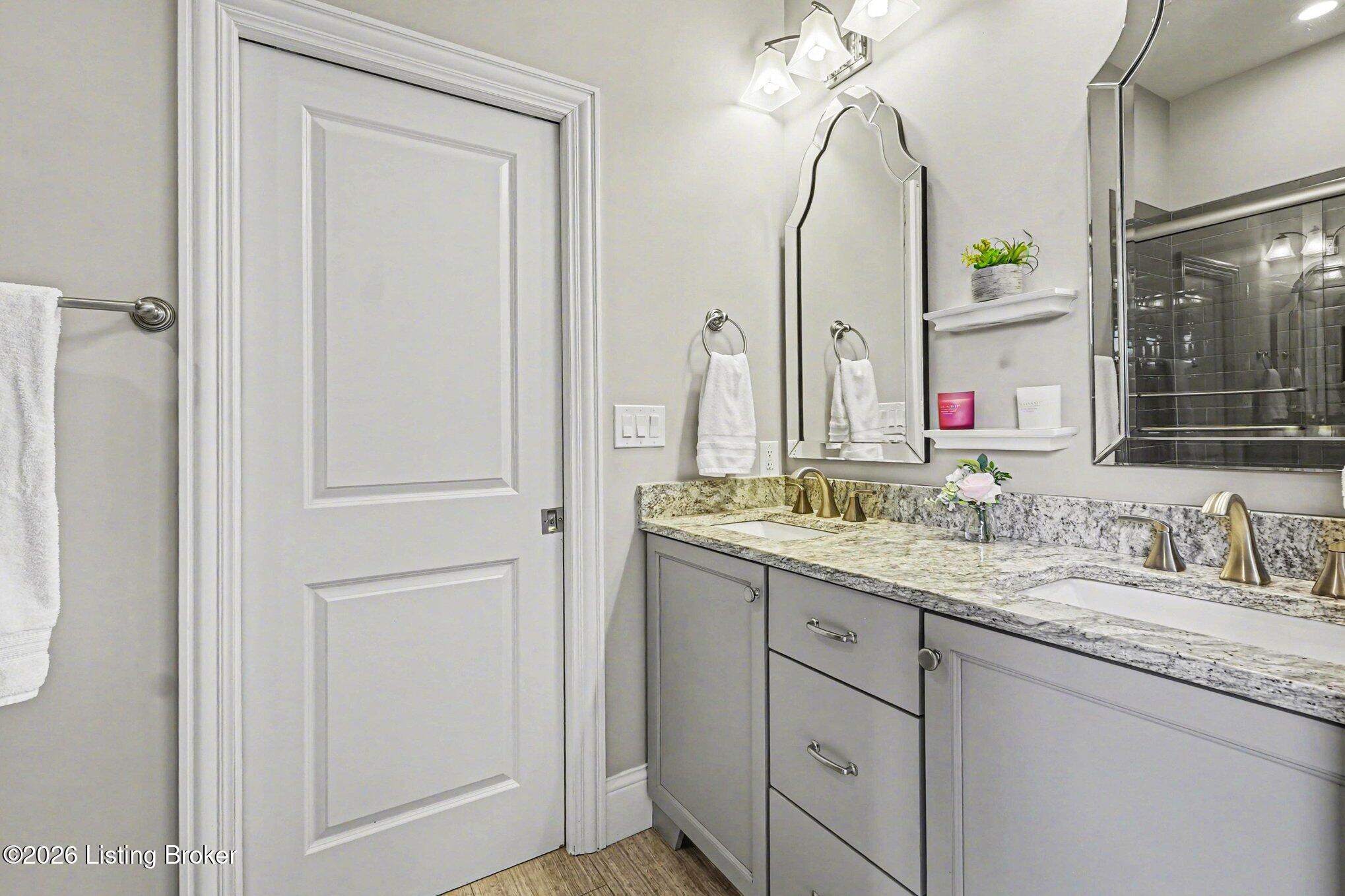 12421 Poplar Woods Dr