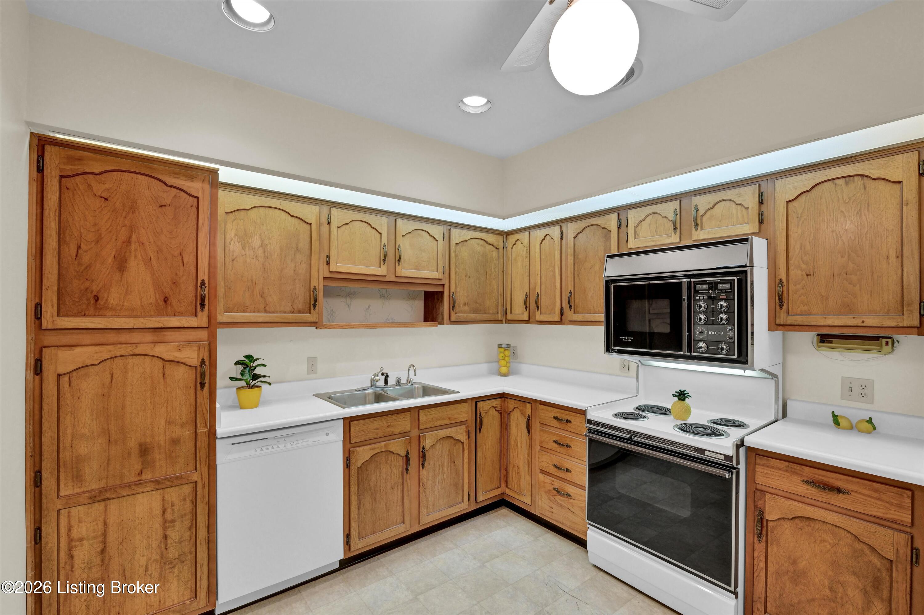 5800 Coach Gate Wynde APT 321