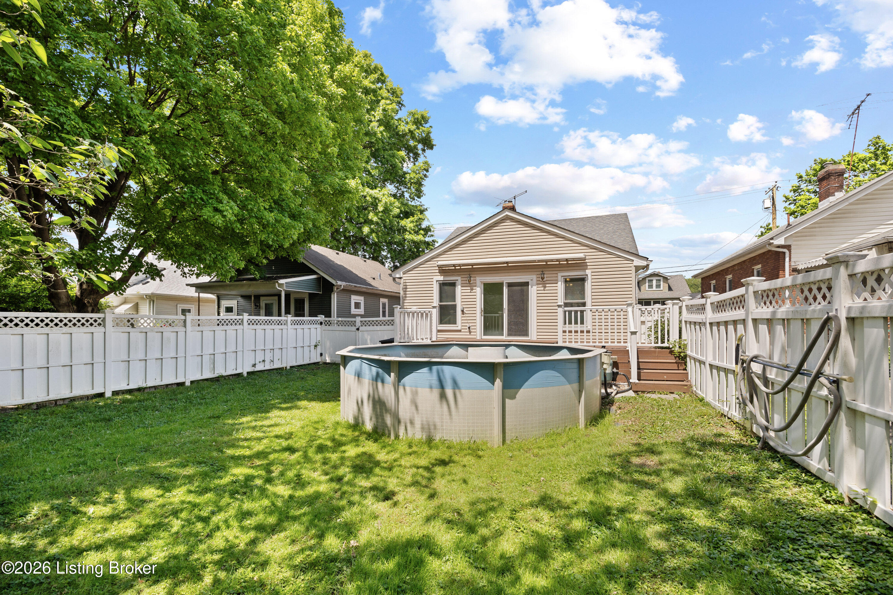830 Clarks Ln