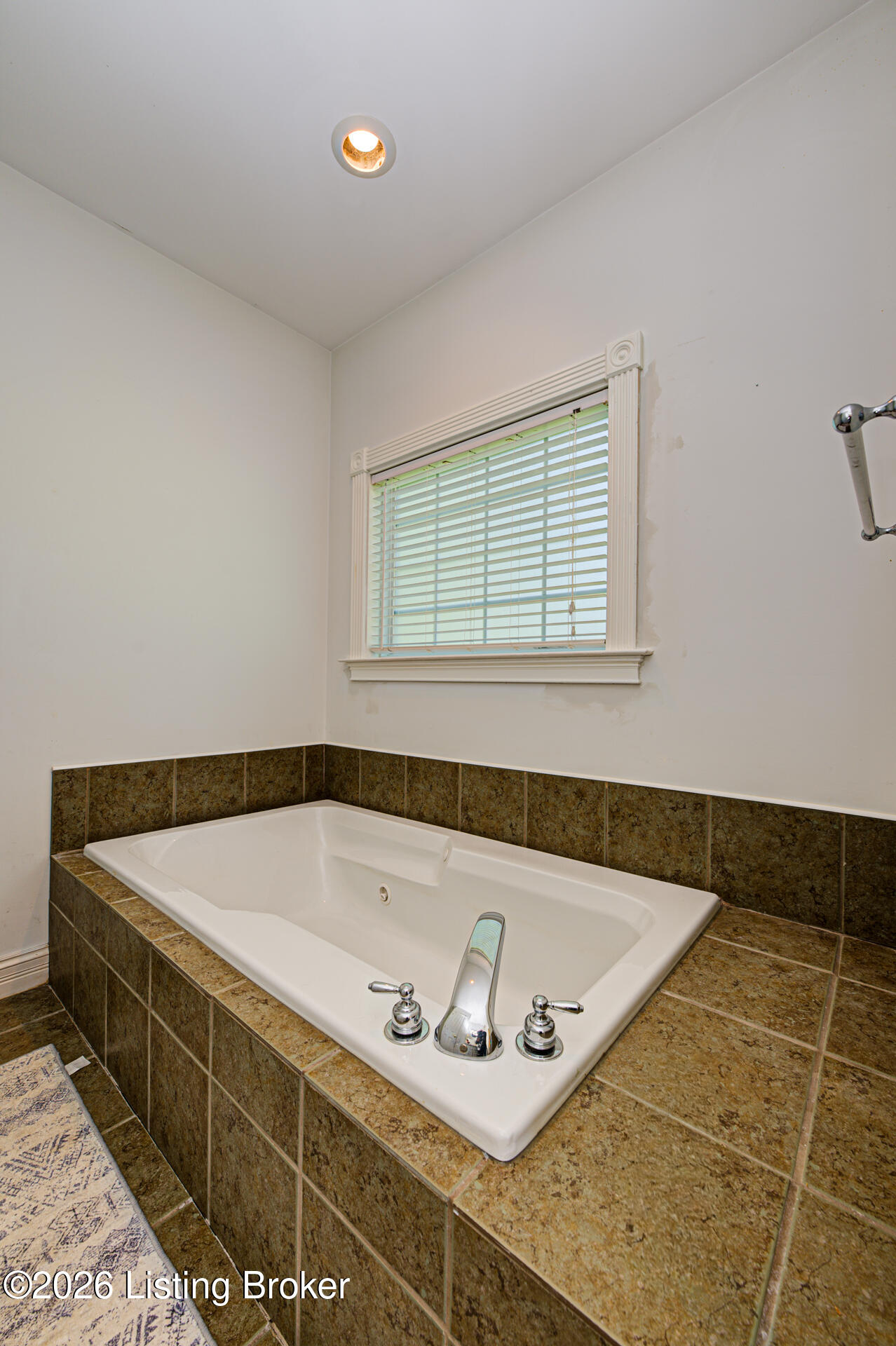 580 Catalpa Ln