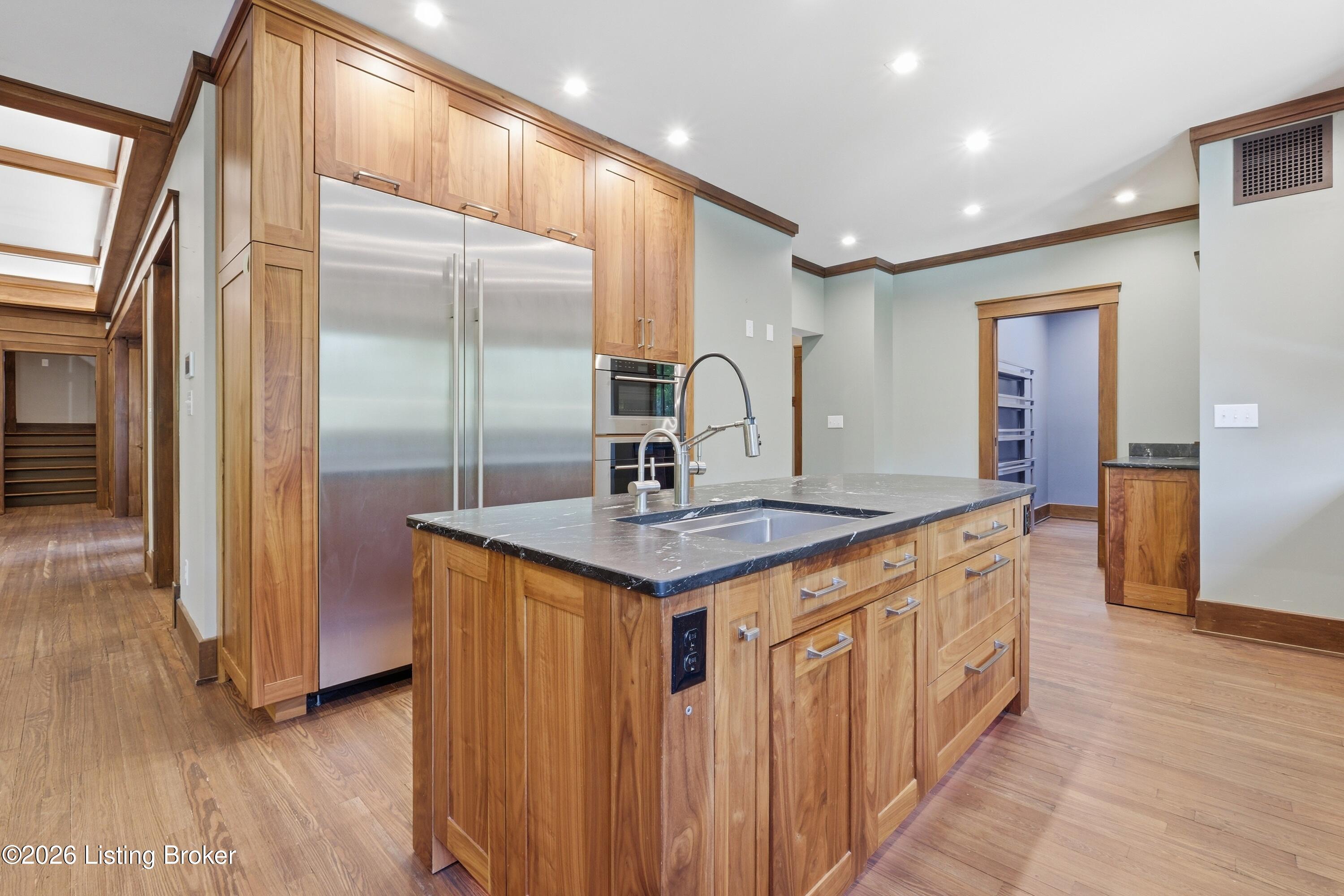 2119 Kenilworth Pl