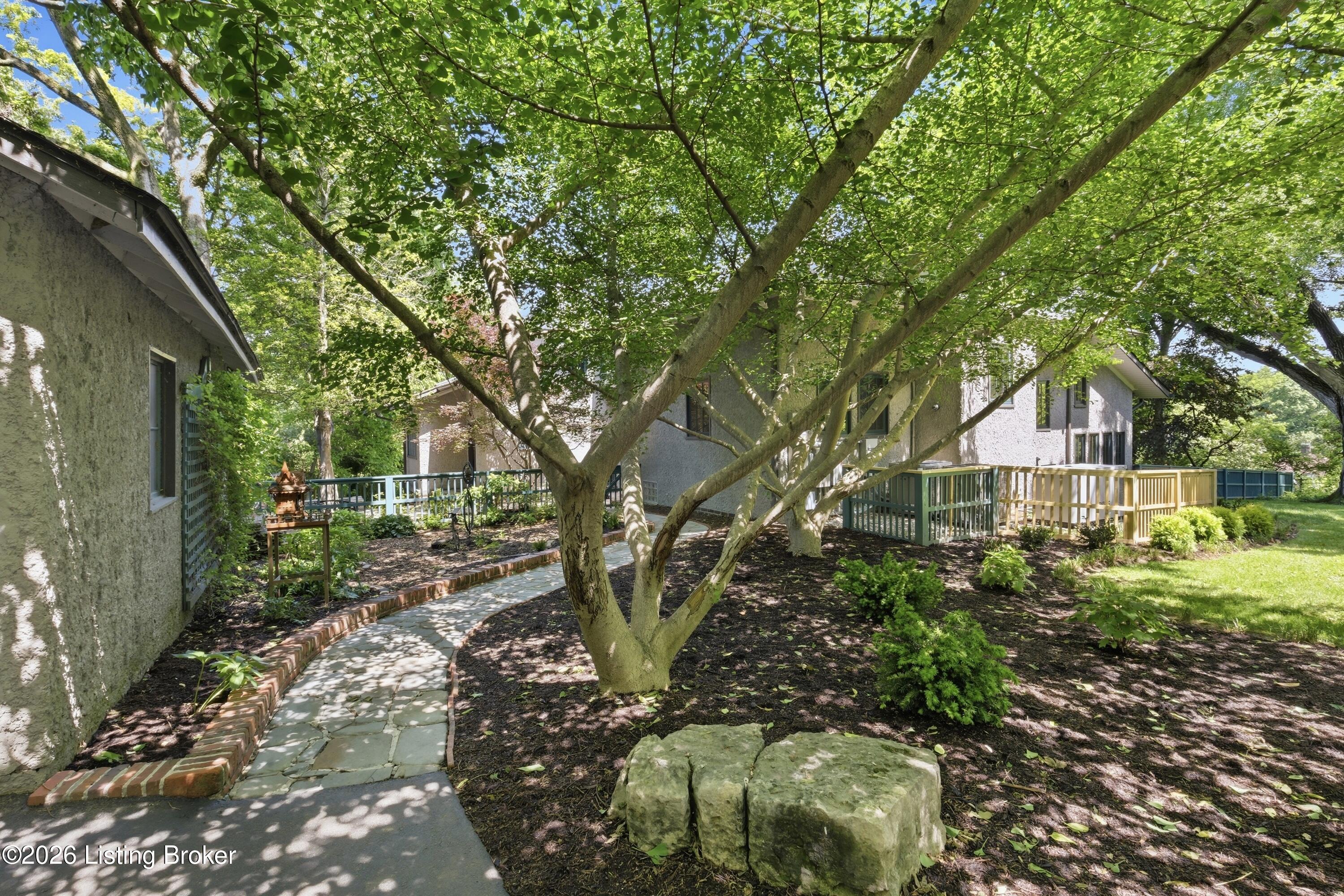2119 Kenilworth Pl