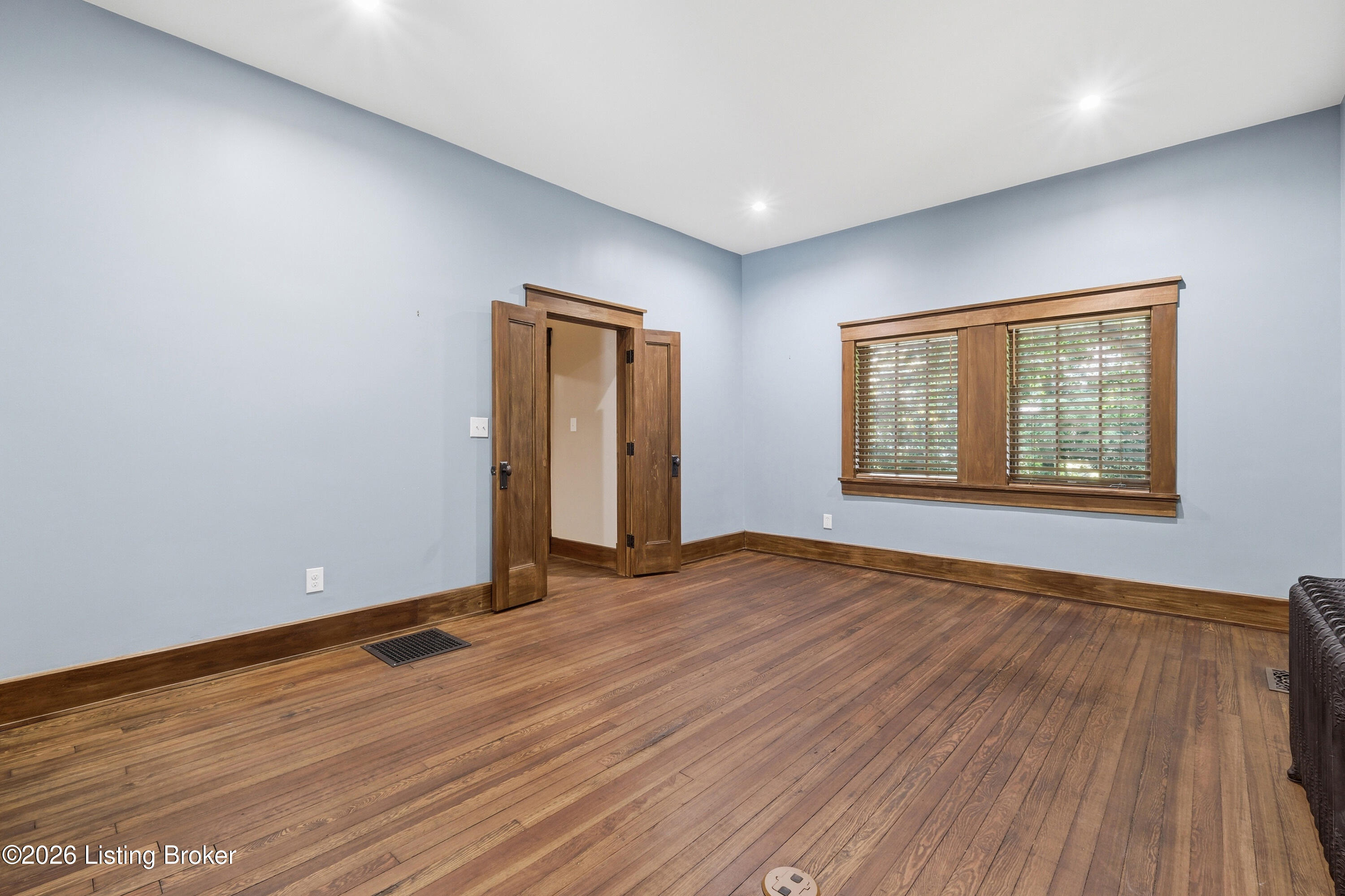 2119 Kenilworth Pl