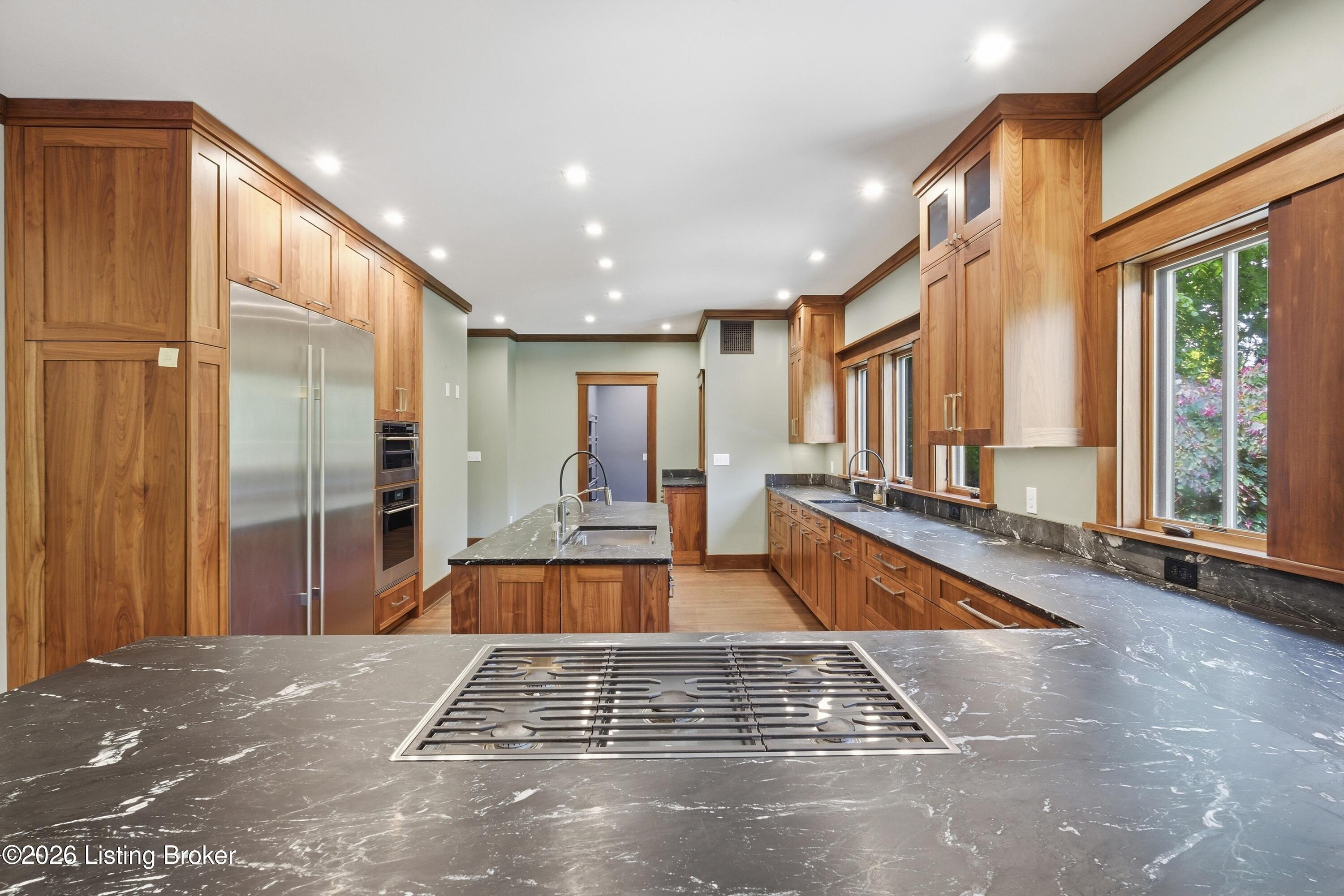2119 Kenilworth Pl
