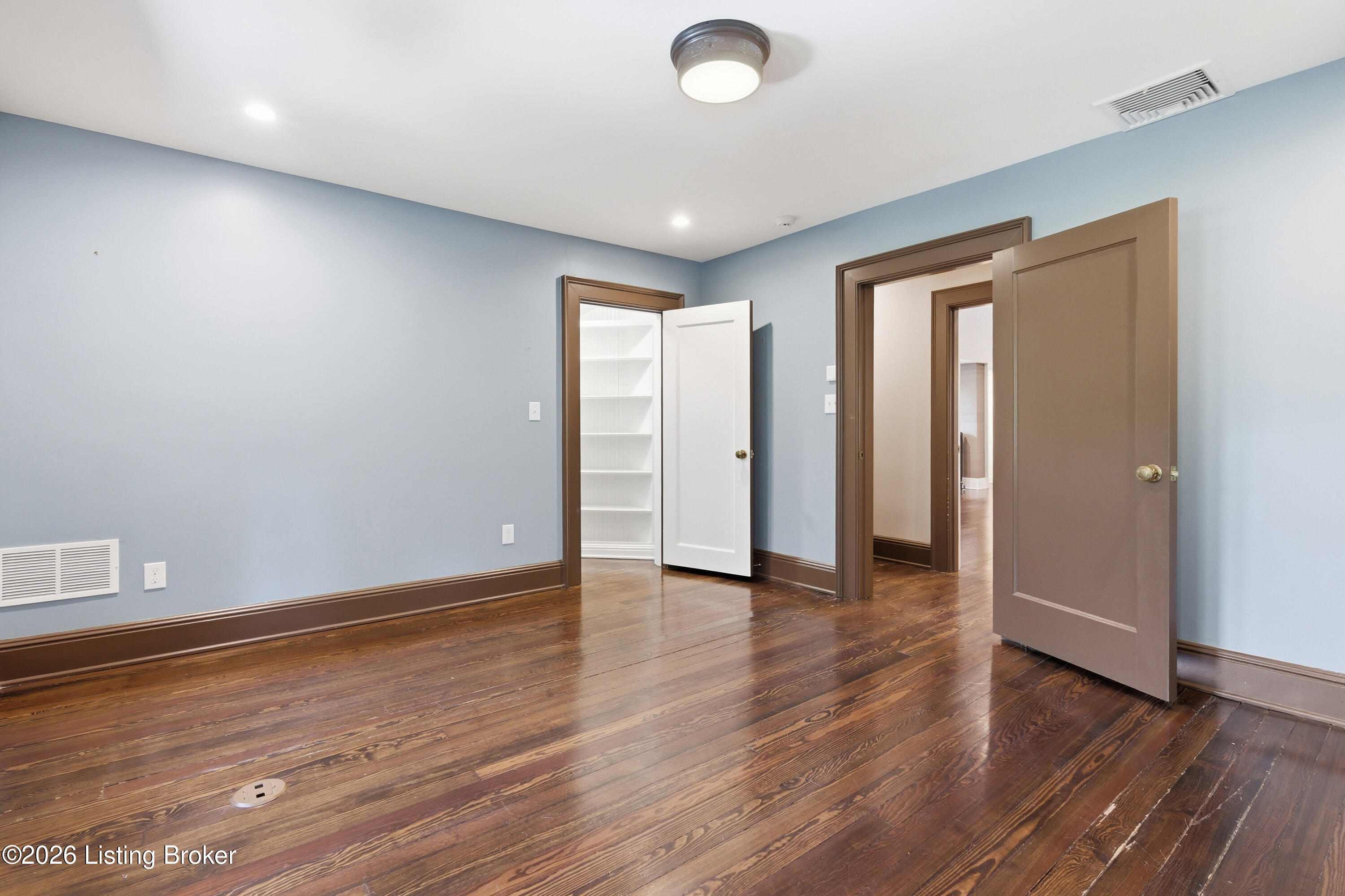 2119 Kenilworth Pl