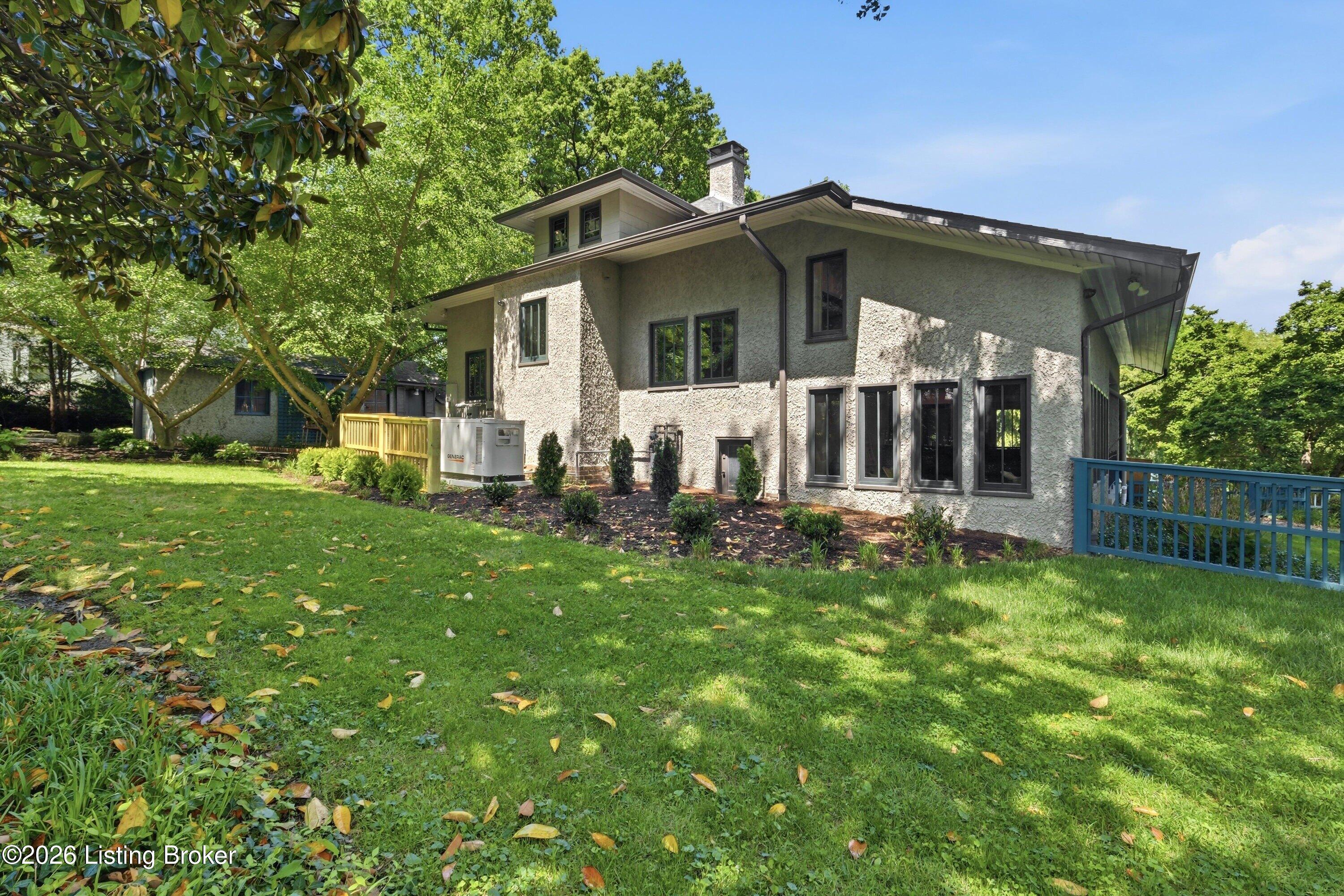 2119 Kenilworth Pl