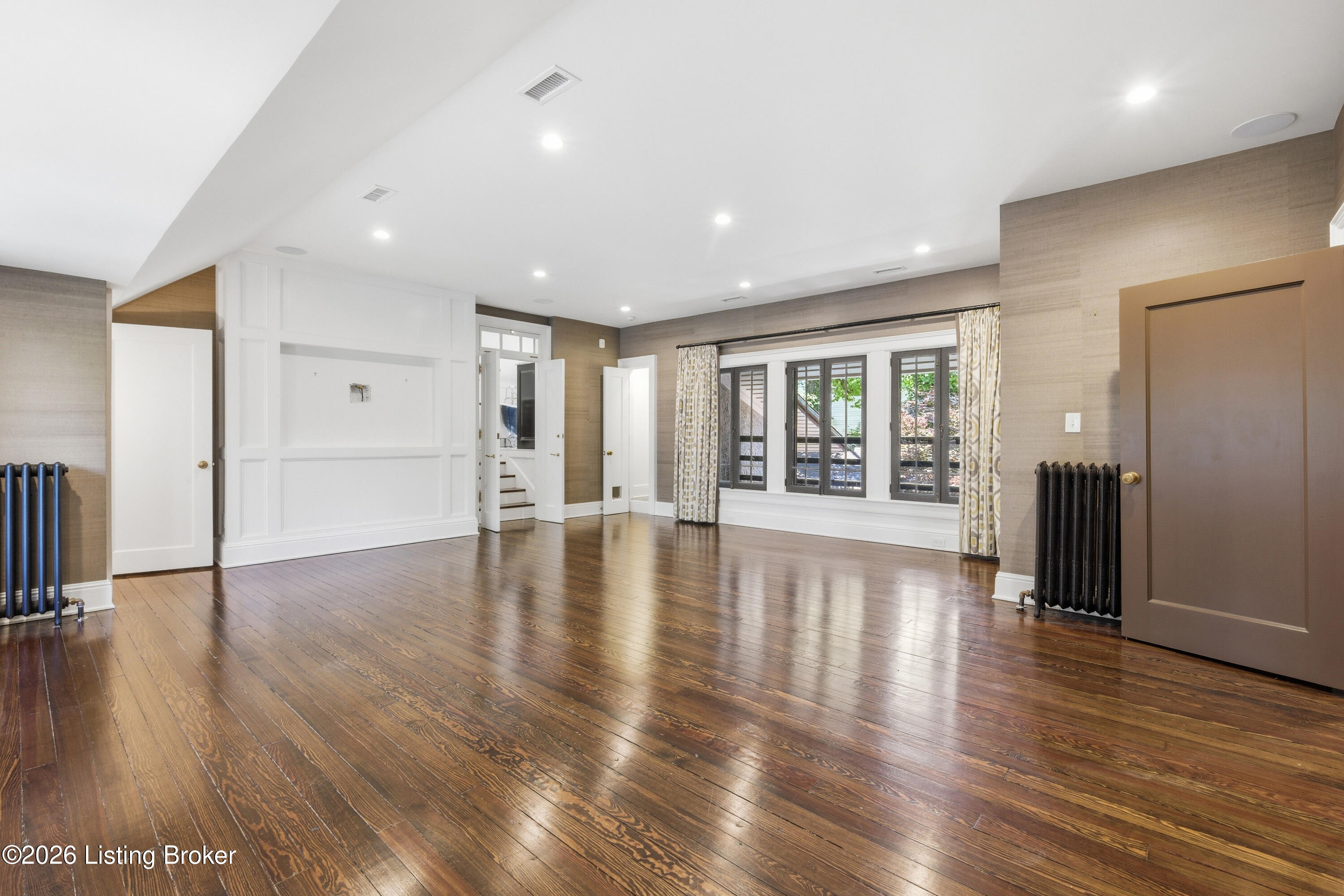 2119 Kenilworth Pl