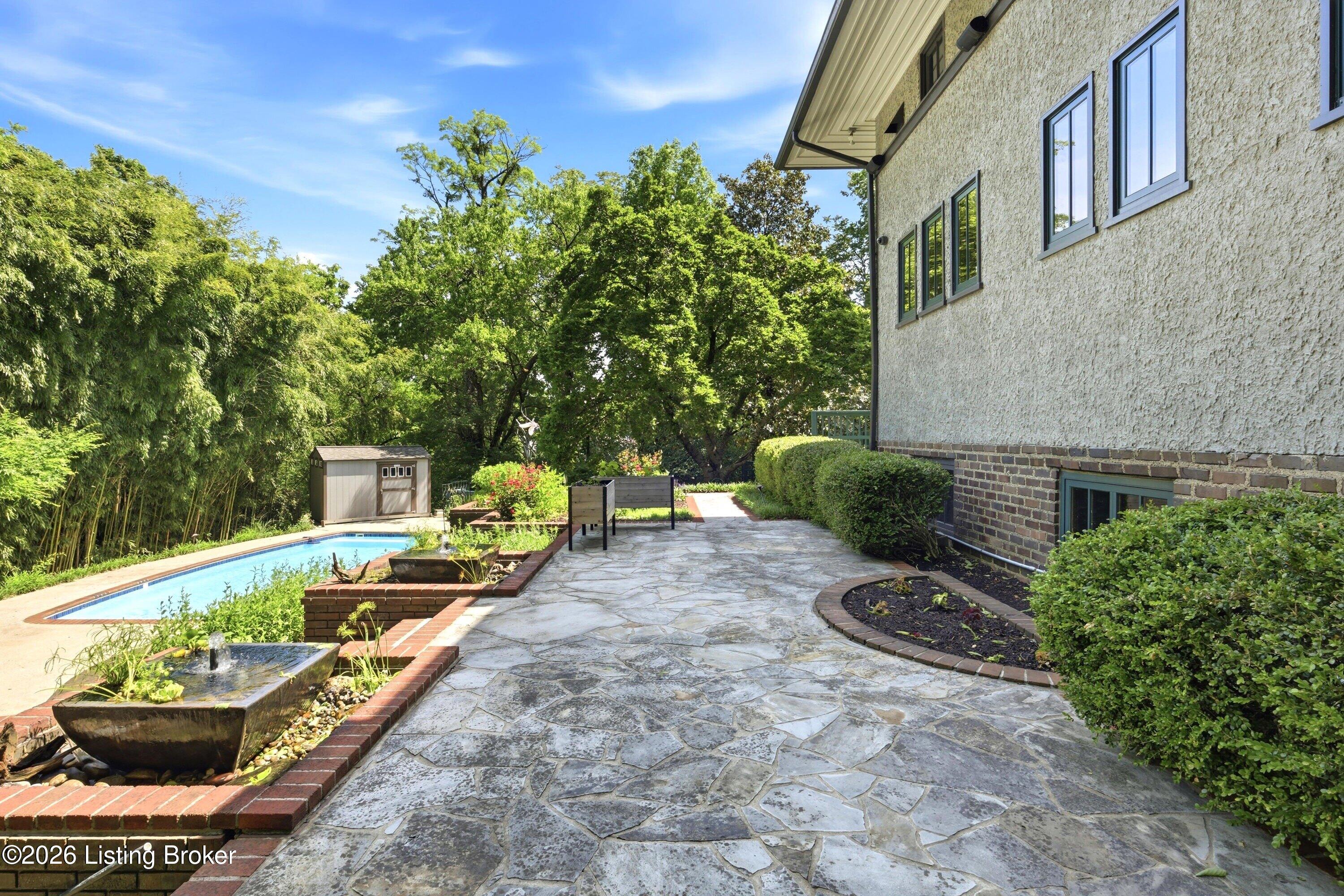 2119 Kenilworth Pl