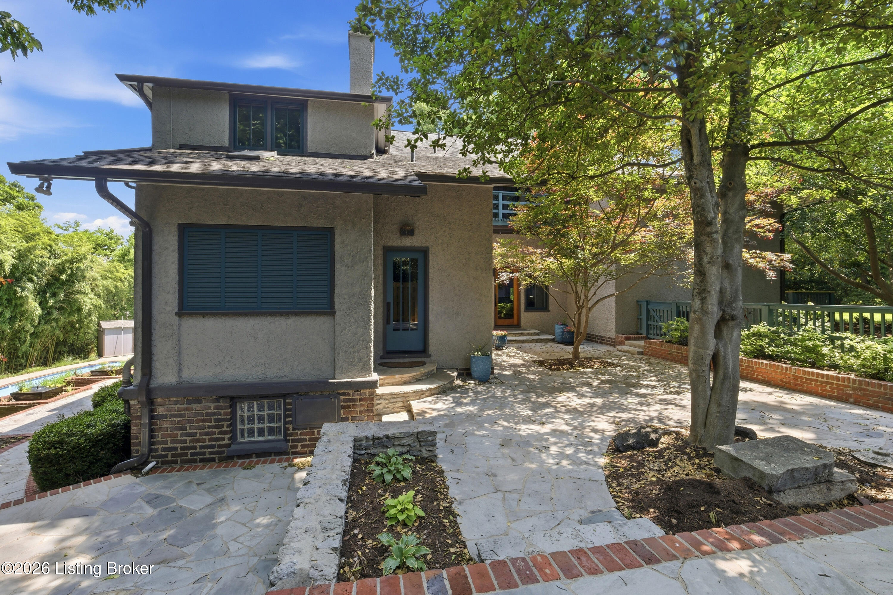2119 Kenilworth Pl