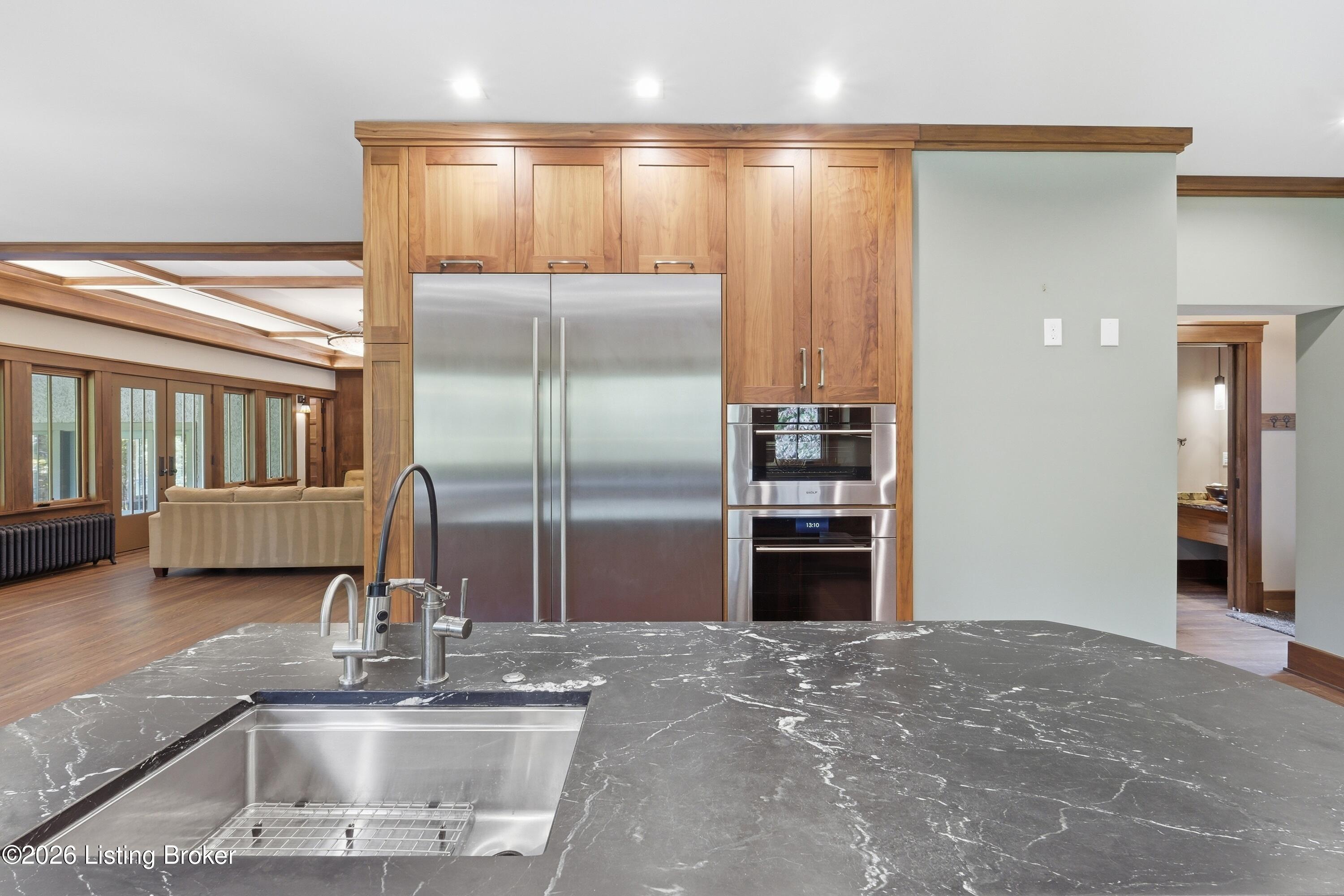 2119 Kenilworth Pl