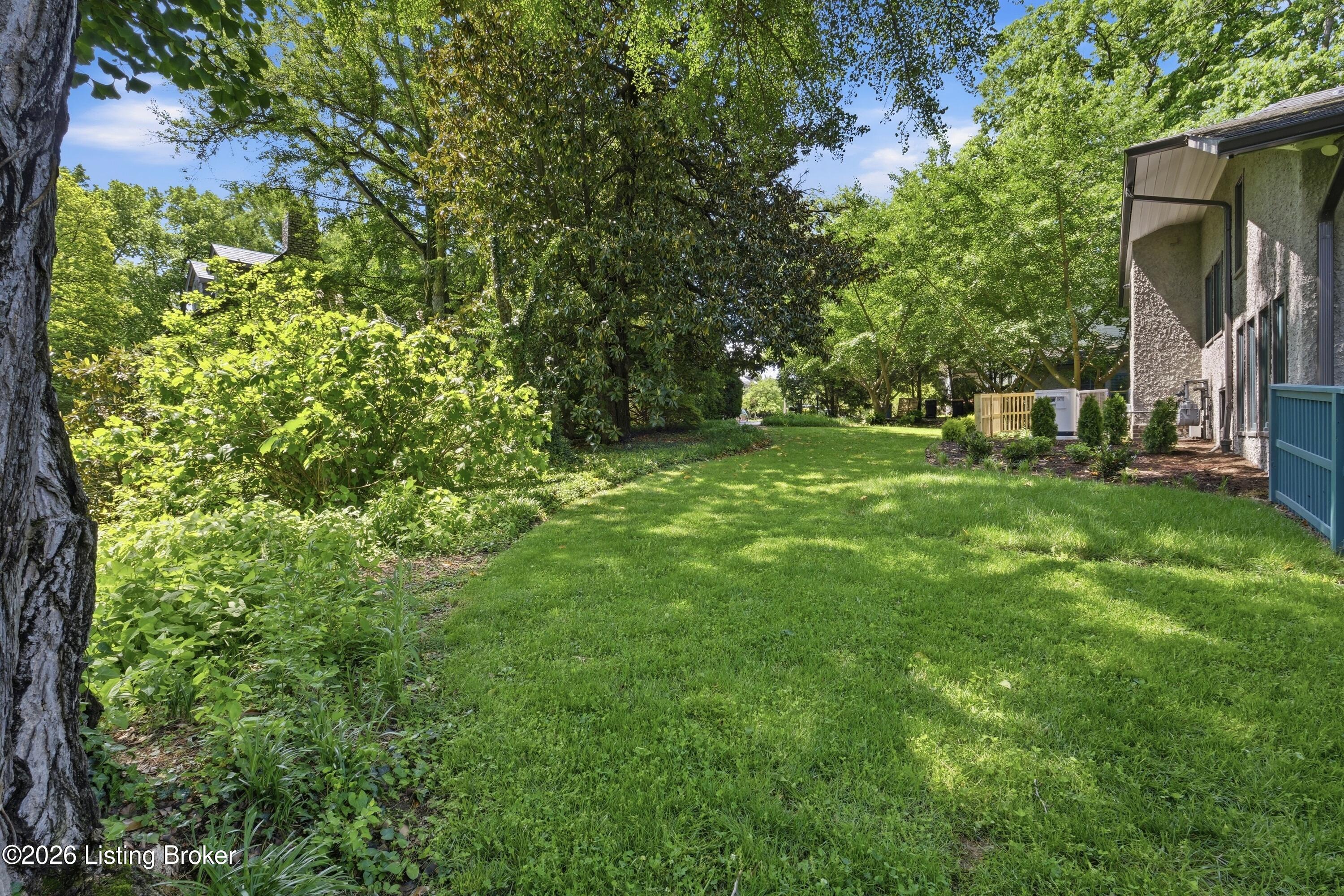 2119 Kenilworth Pl