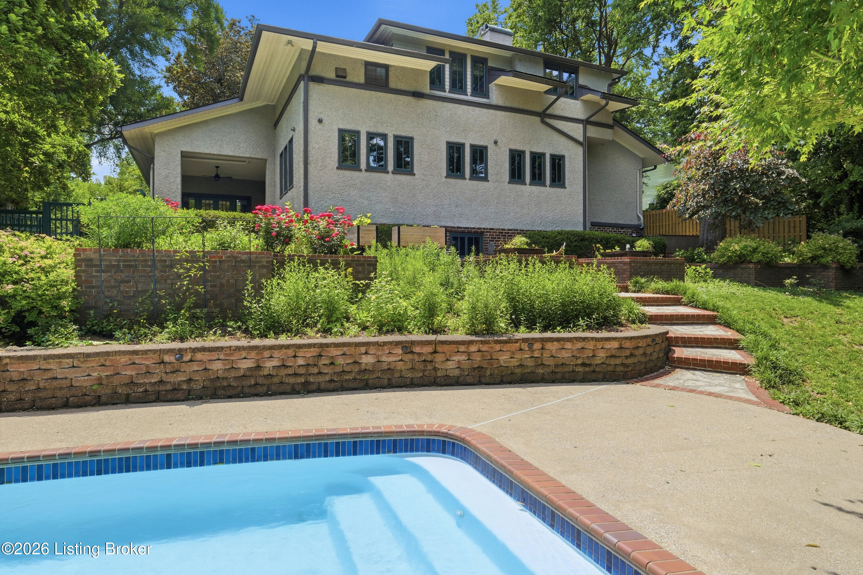 2119 Kenilworth Pl