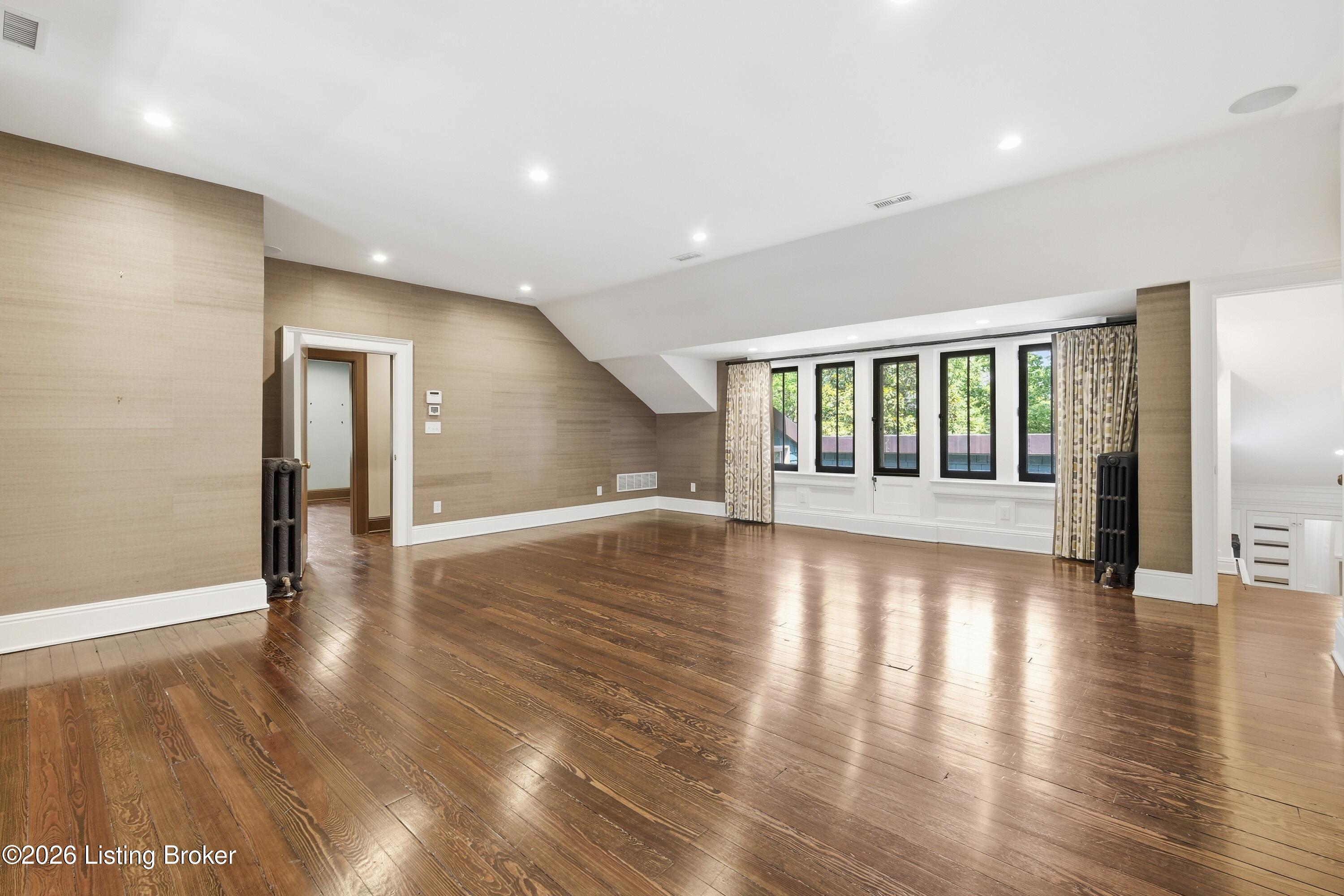 2119 Kenilworth Pl