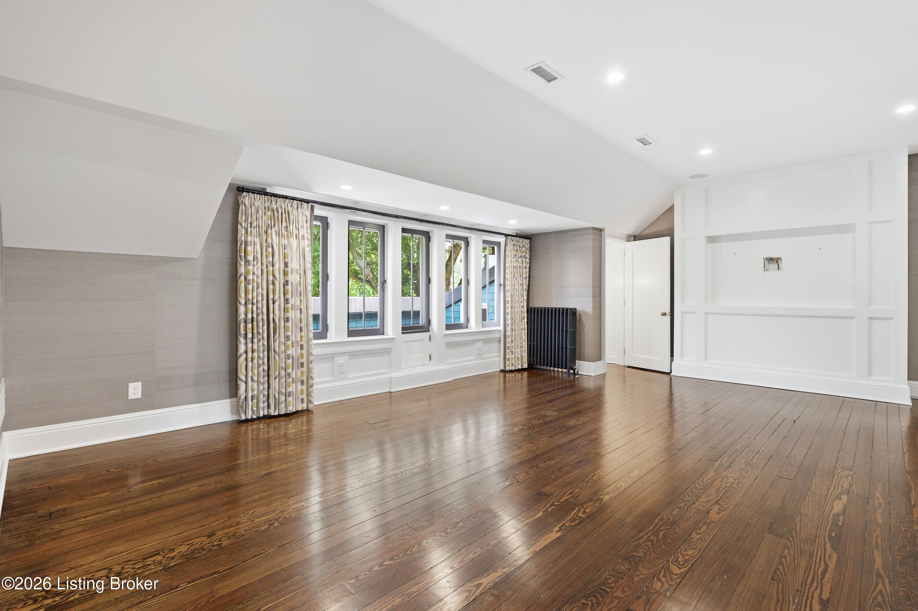 2119 Kenilworth Pl