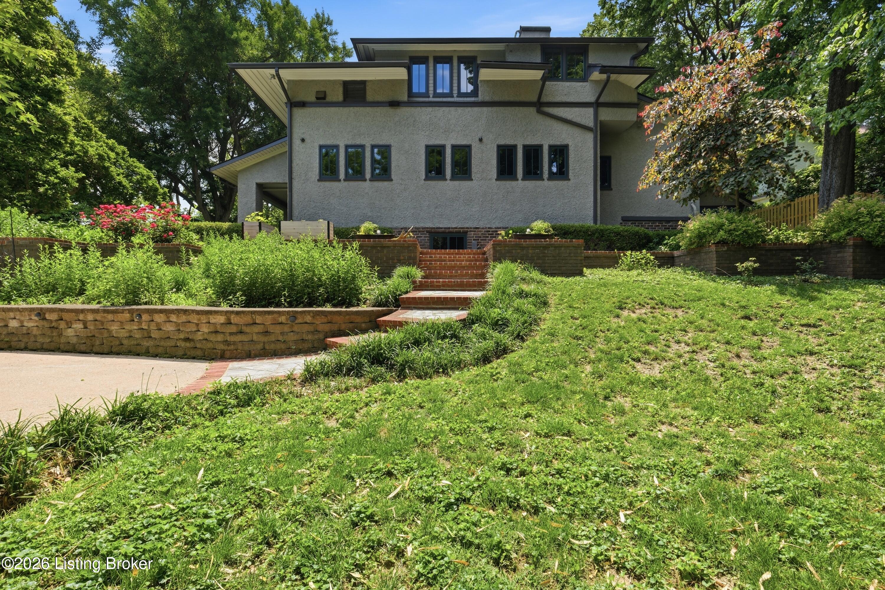 2119 Kenilworth Pl