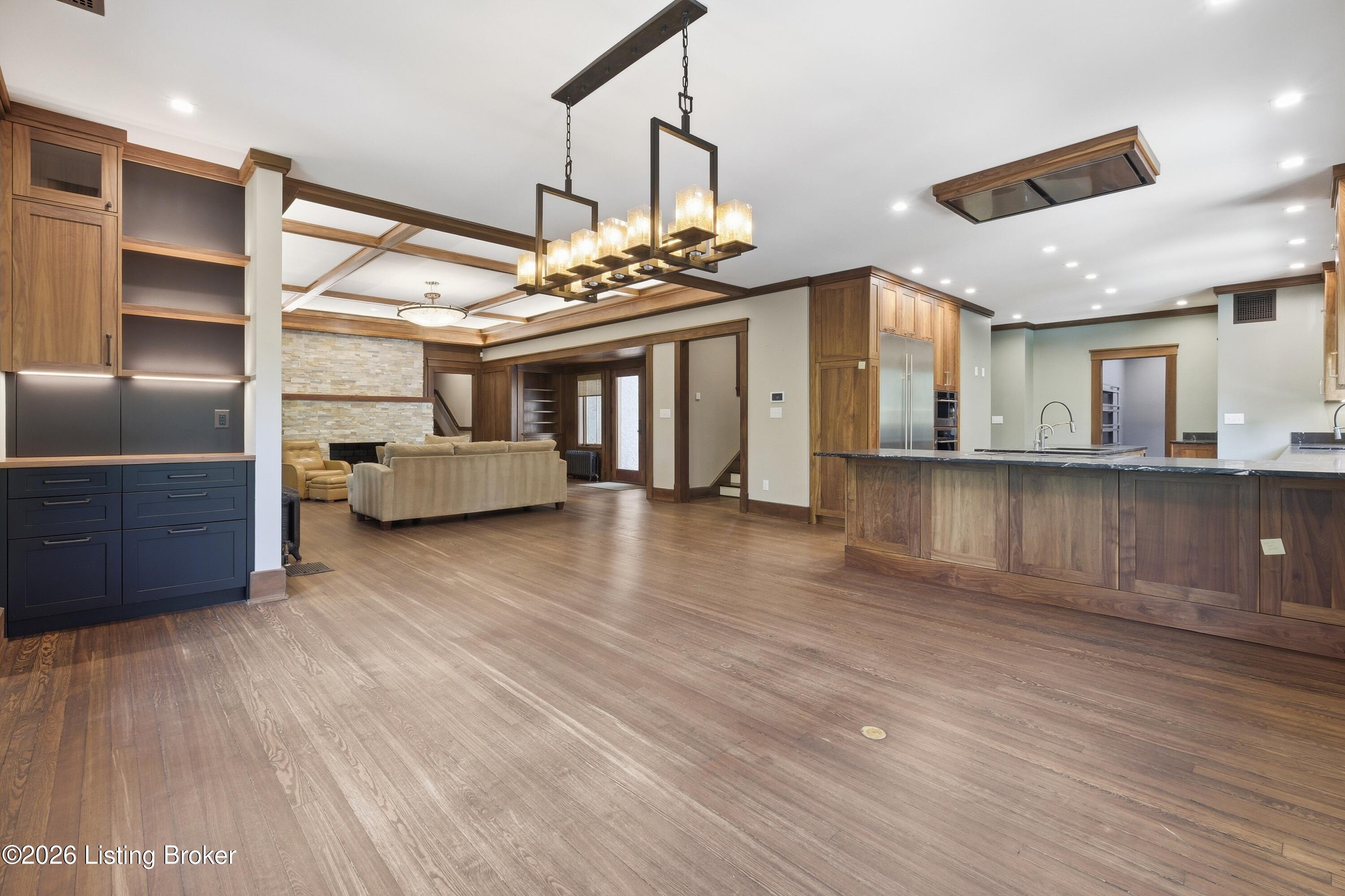 2119 Kenilworth Pl