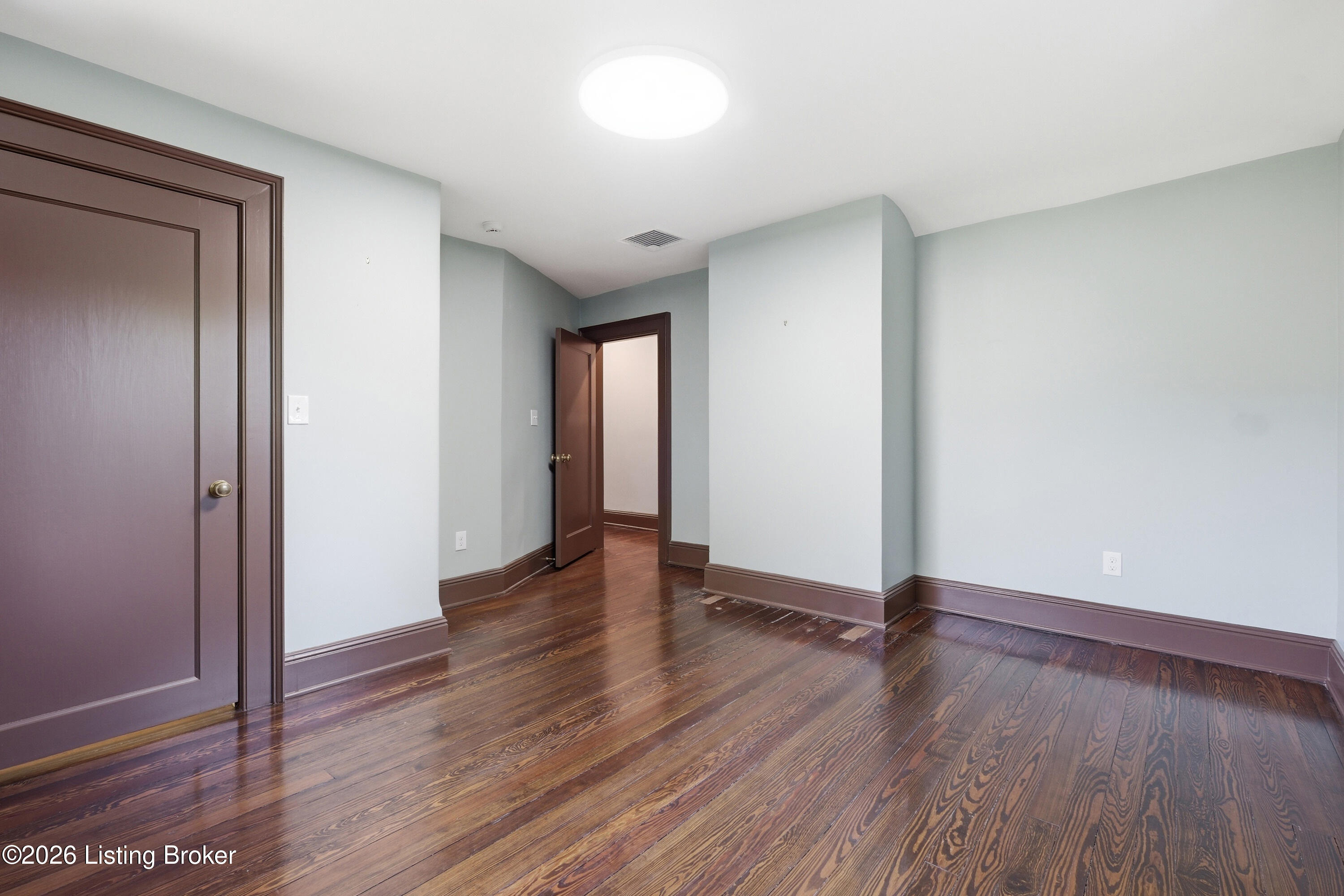 2119 Kenilworth Pl