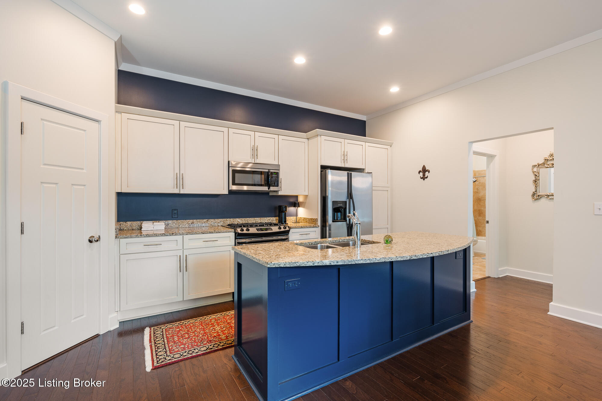 324 E Main St 401
