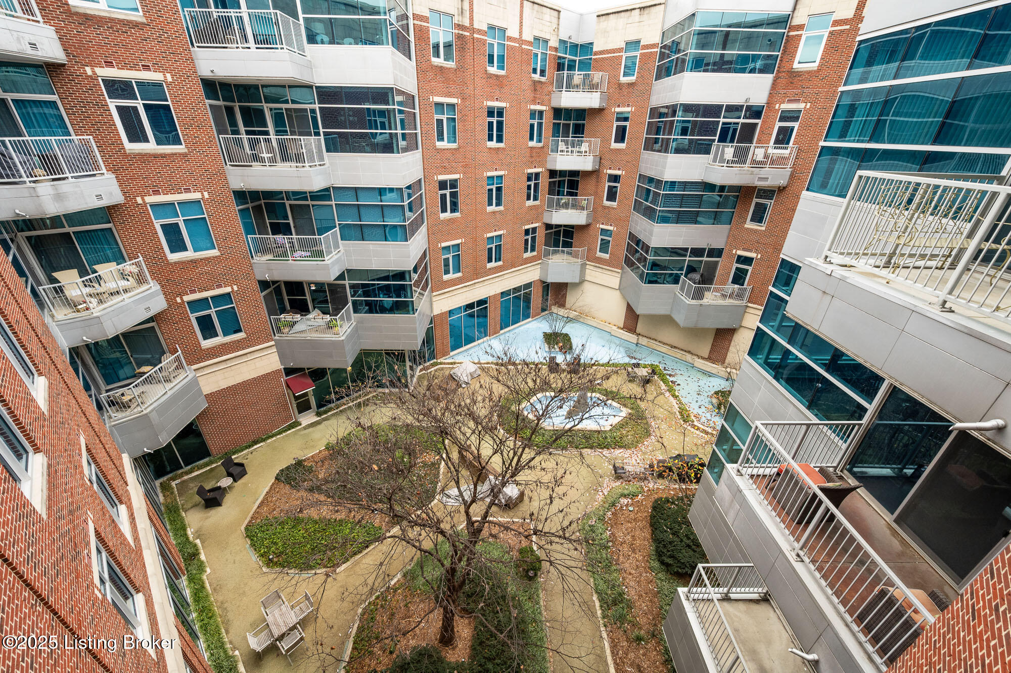 324 E Main St 401