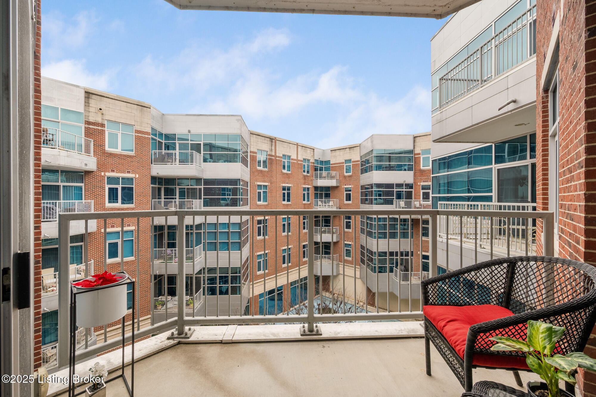 324 E Main St 401