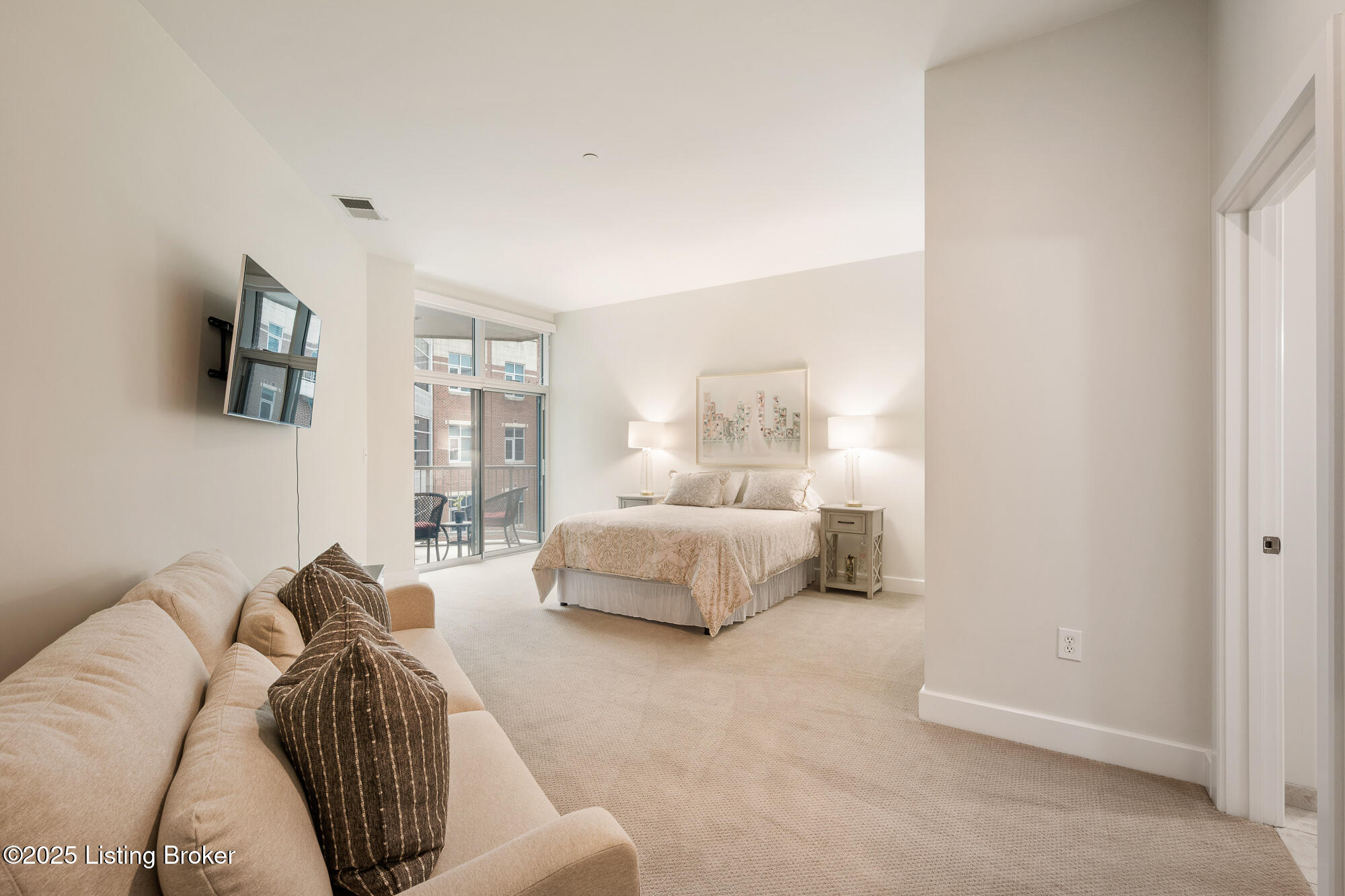 324 E Main St 401
