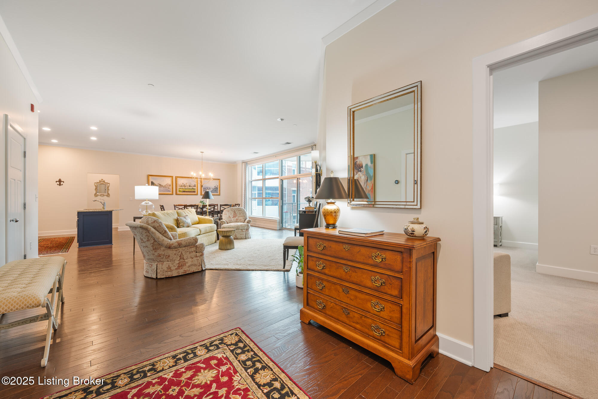324 E Main St 401