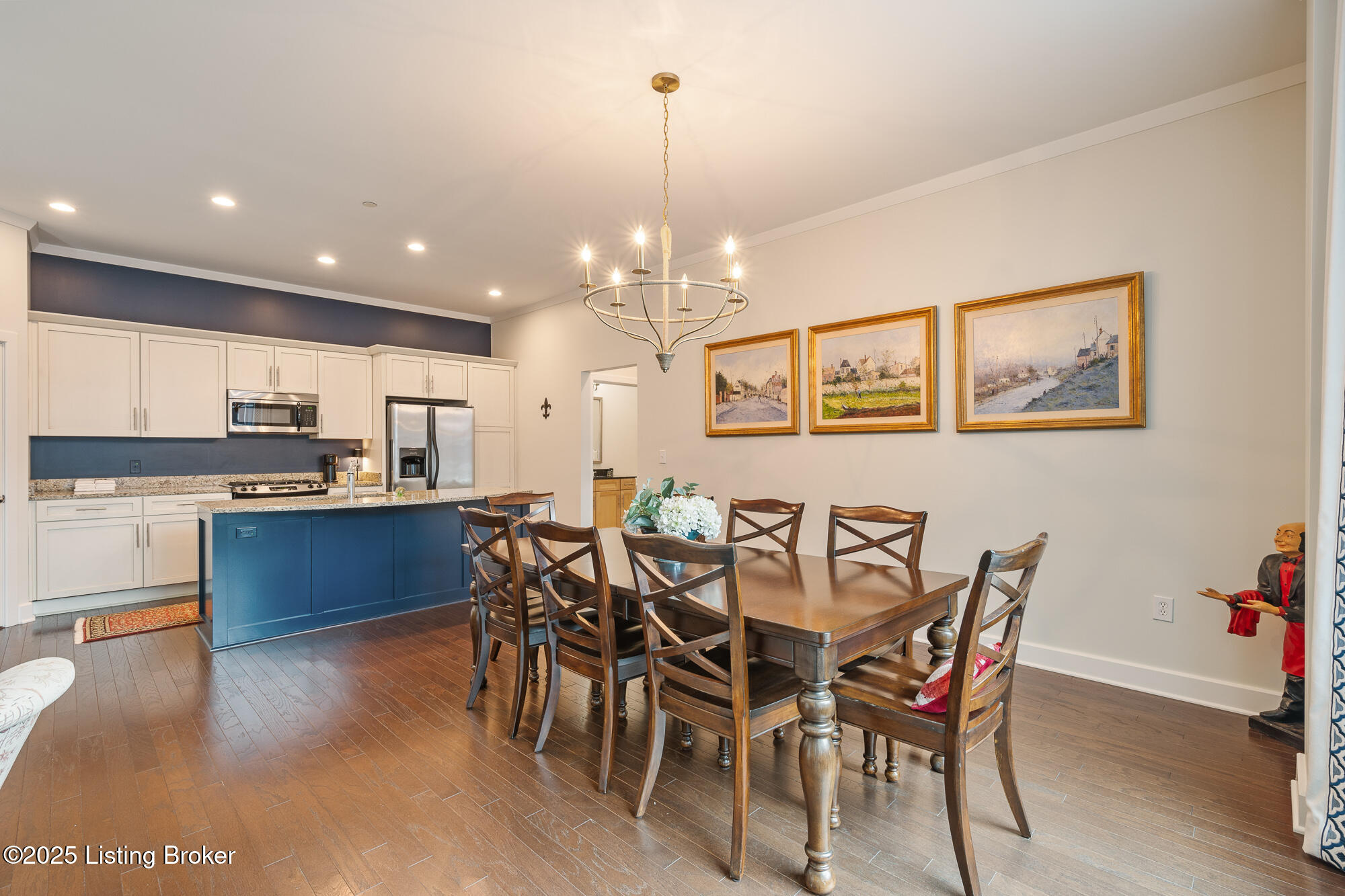 324 E Main St 401