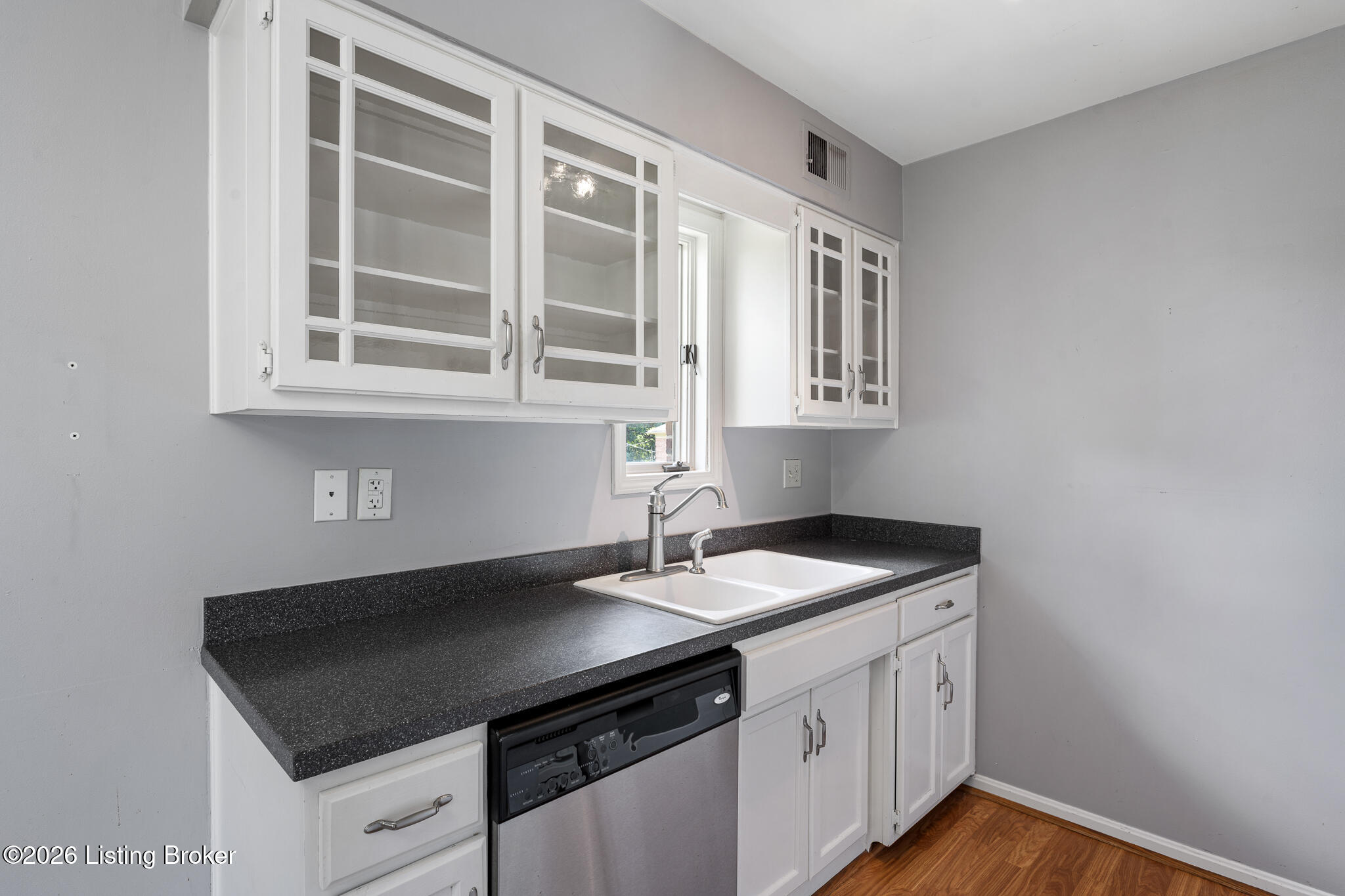 188 Saint Matthews Ave APT 3