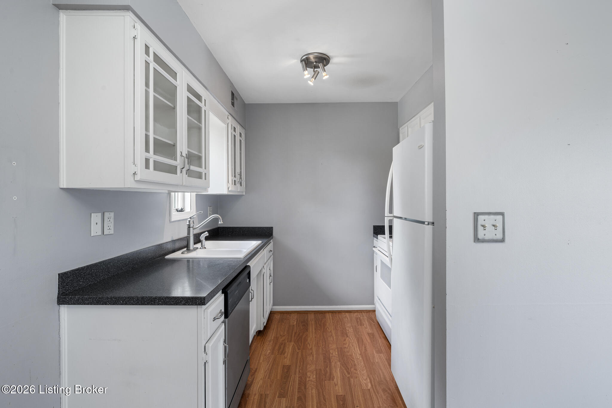 188 Saint Matthews Ave APT 3