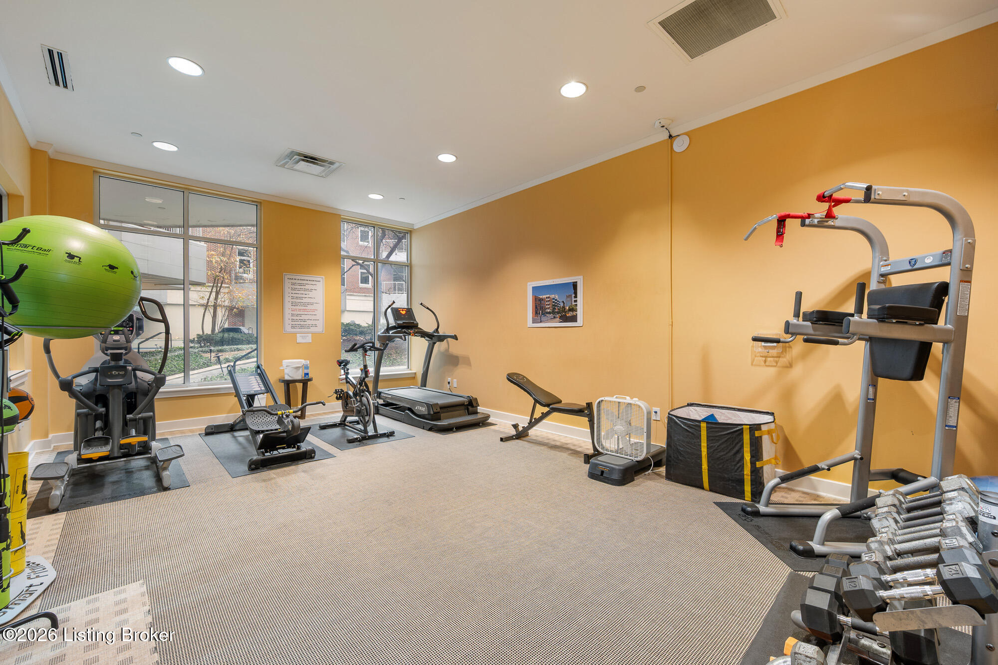 324 E Main St 401