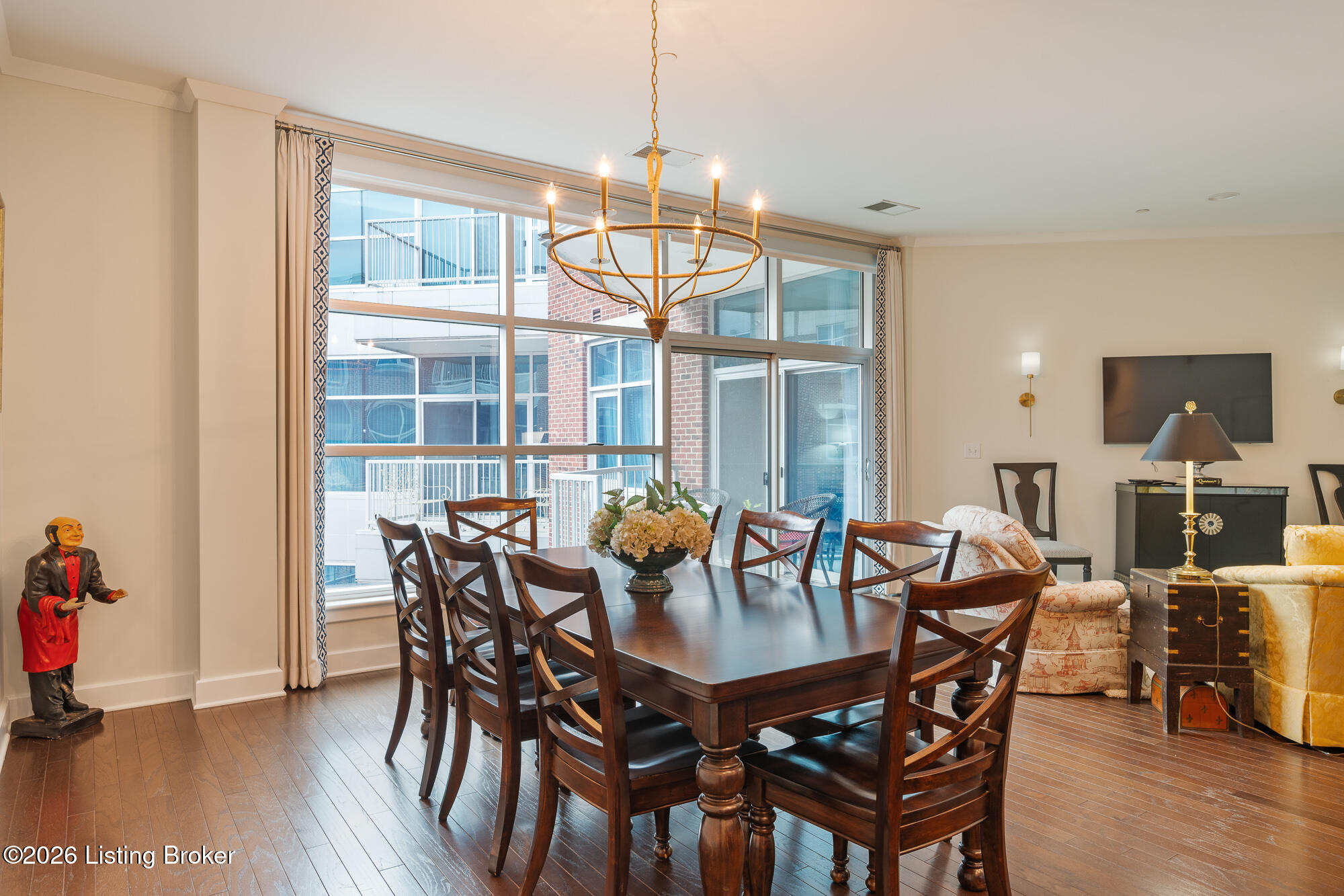 324 E Main St 401