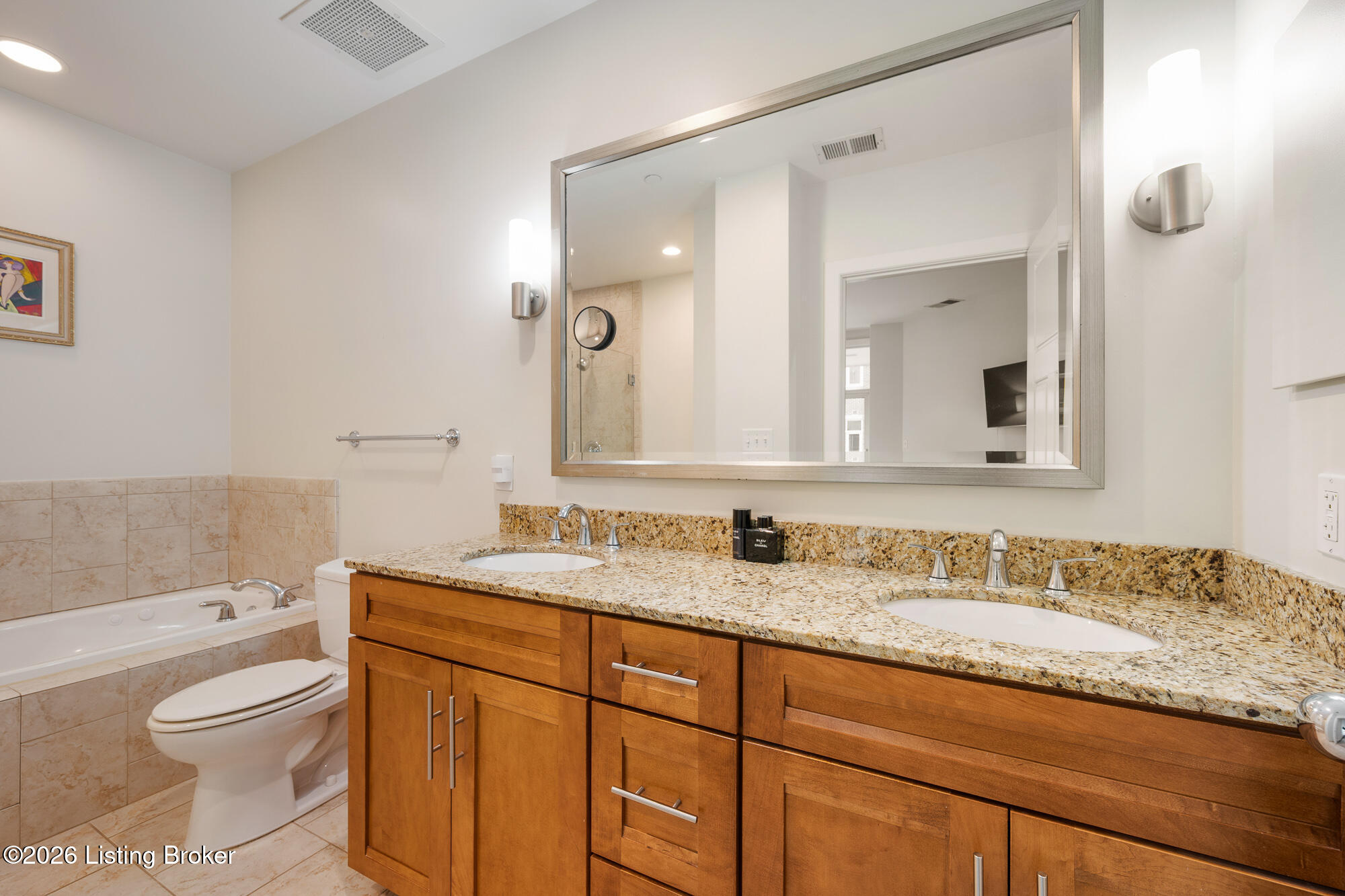 324 E Main St 401