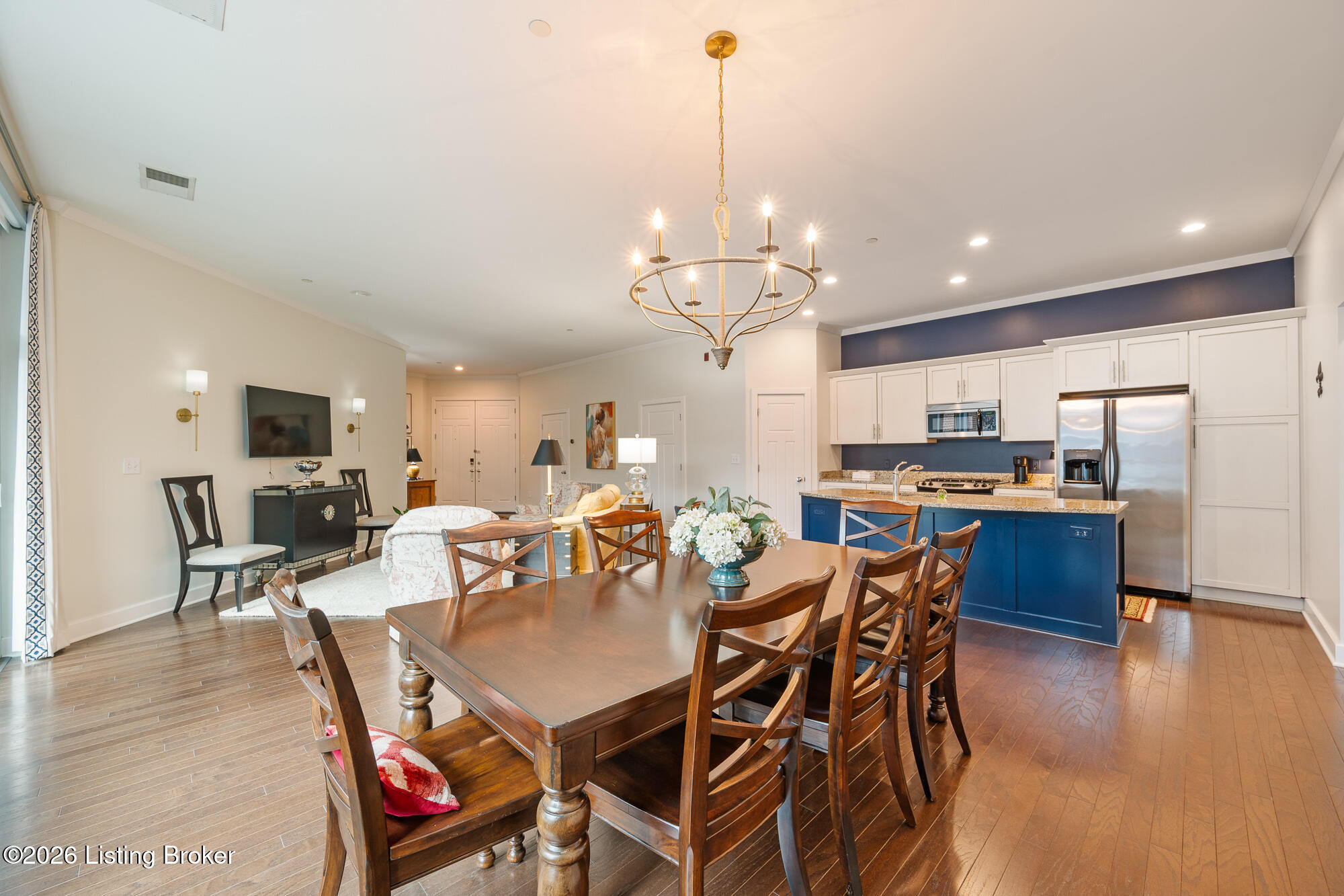 324 E Main St 401