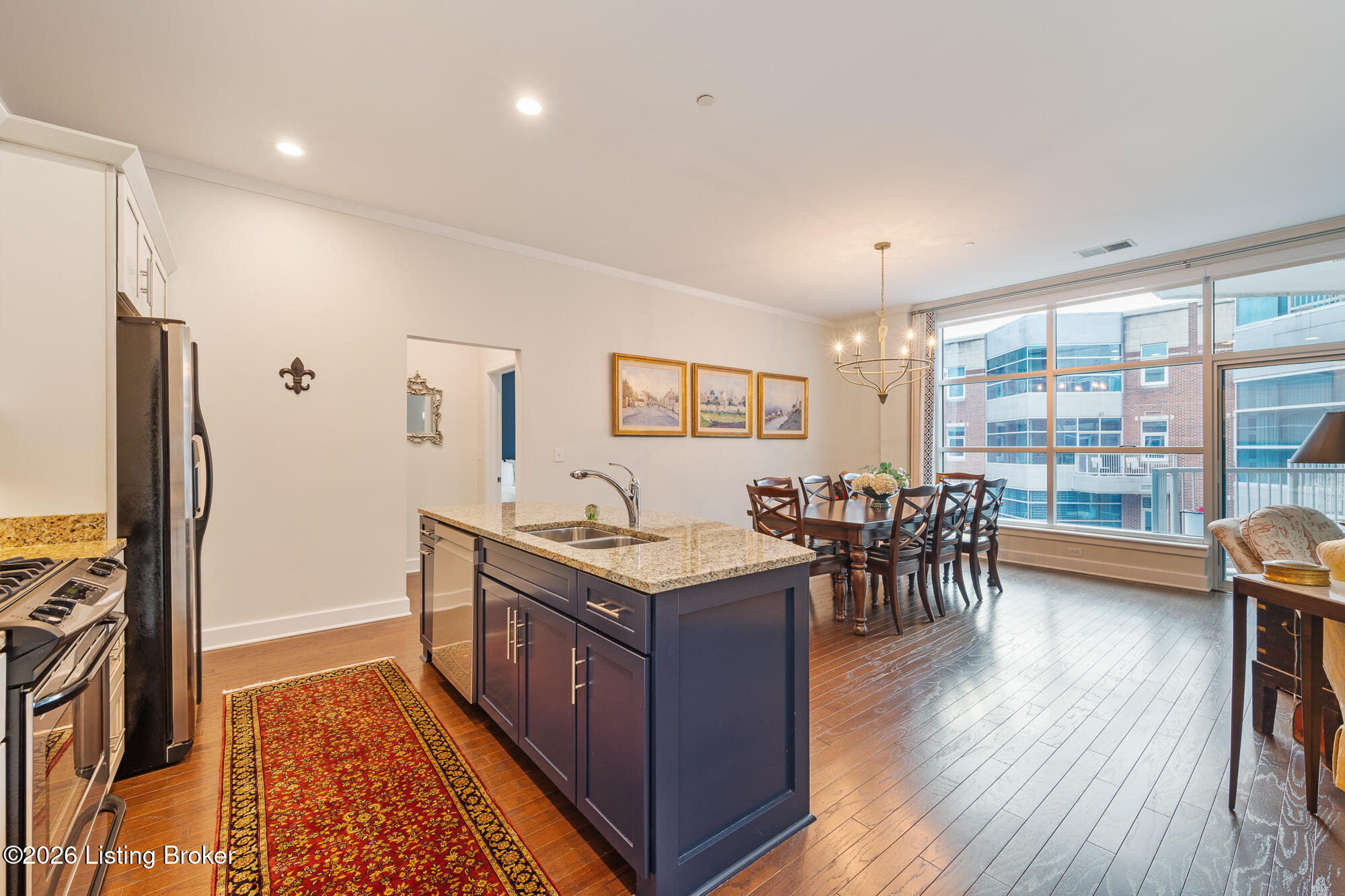 324 E Main St 401